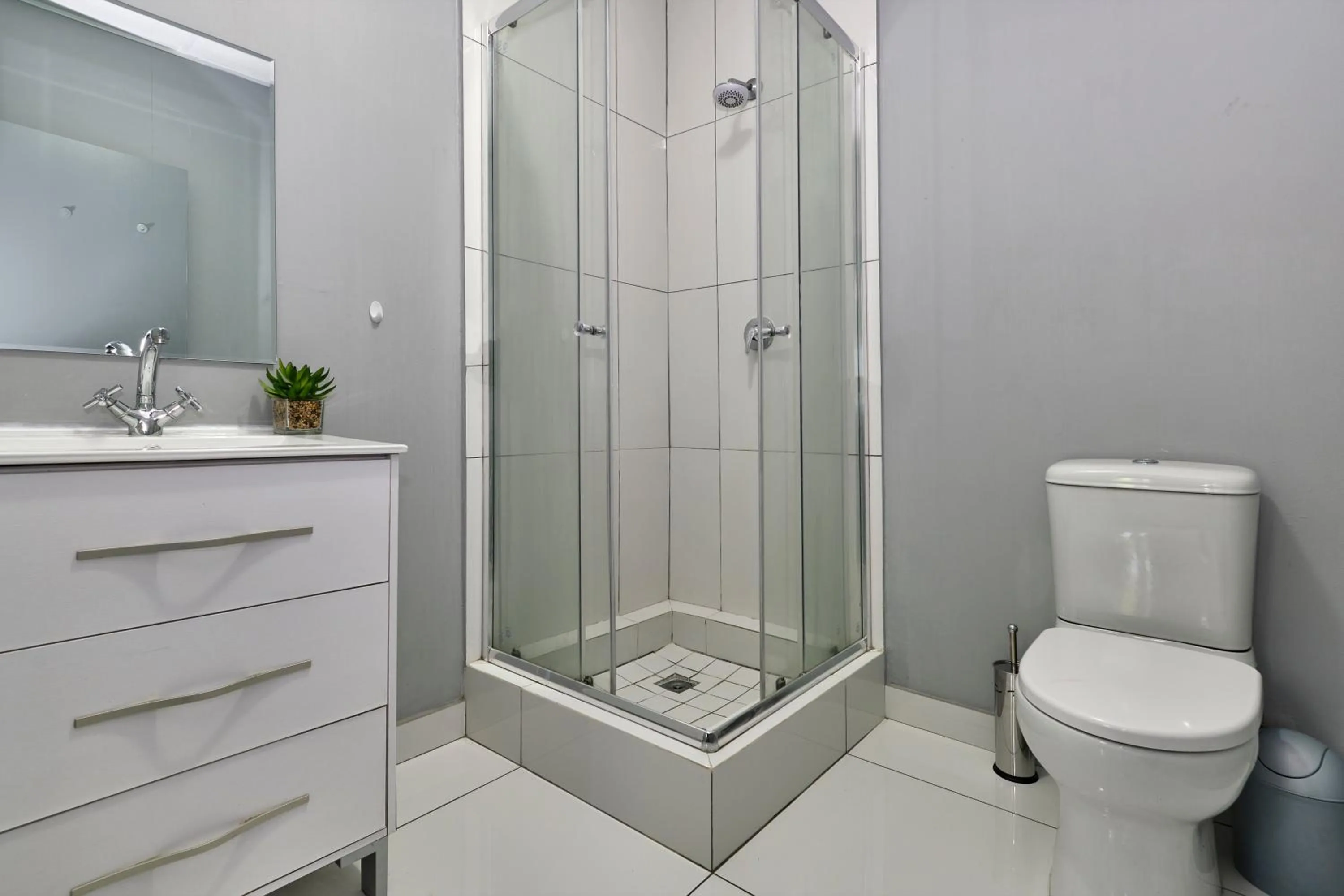 Shower in Inn & Out Sandton