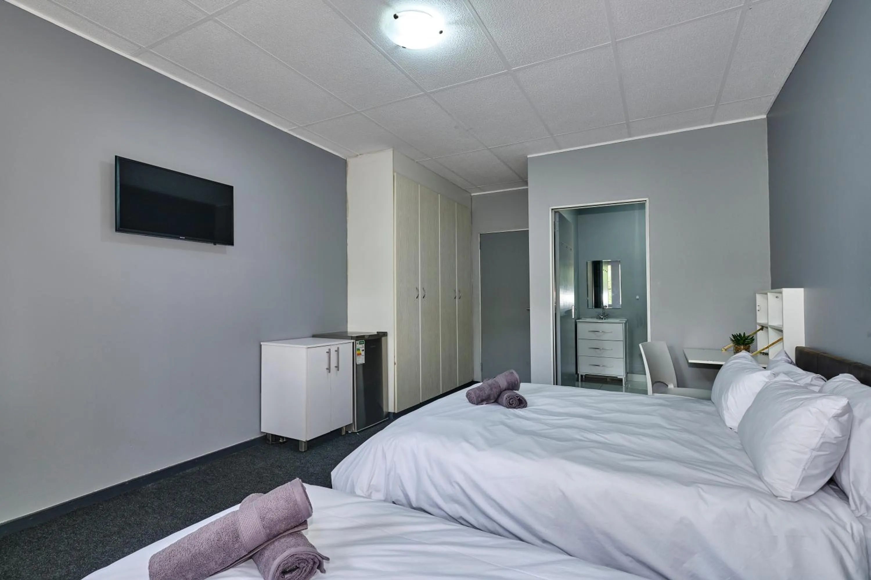 Bed in Inn & Out Sandton