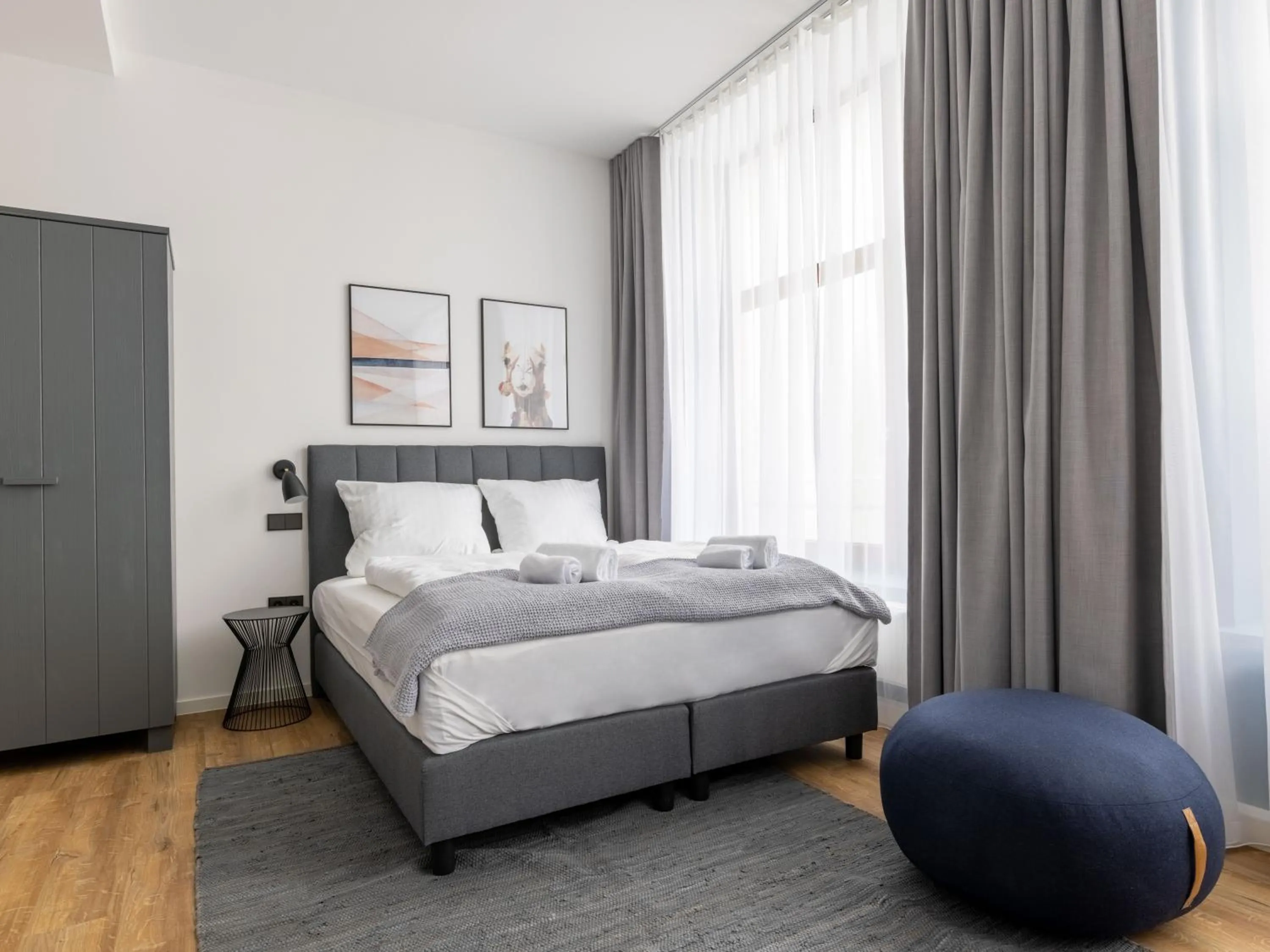 Bed in Limehome Augsburg Annastraße