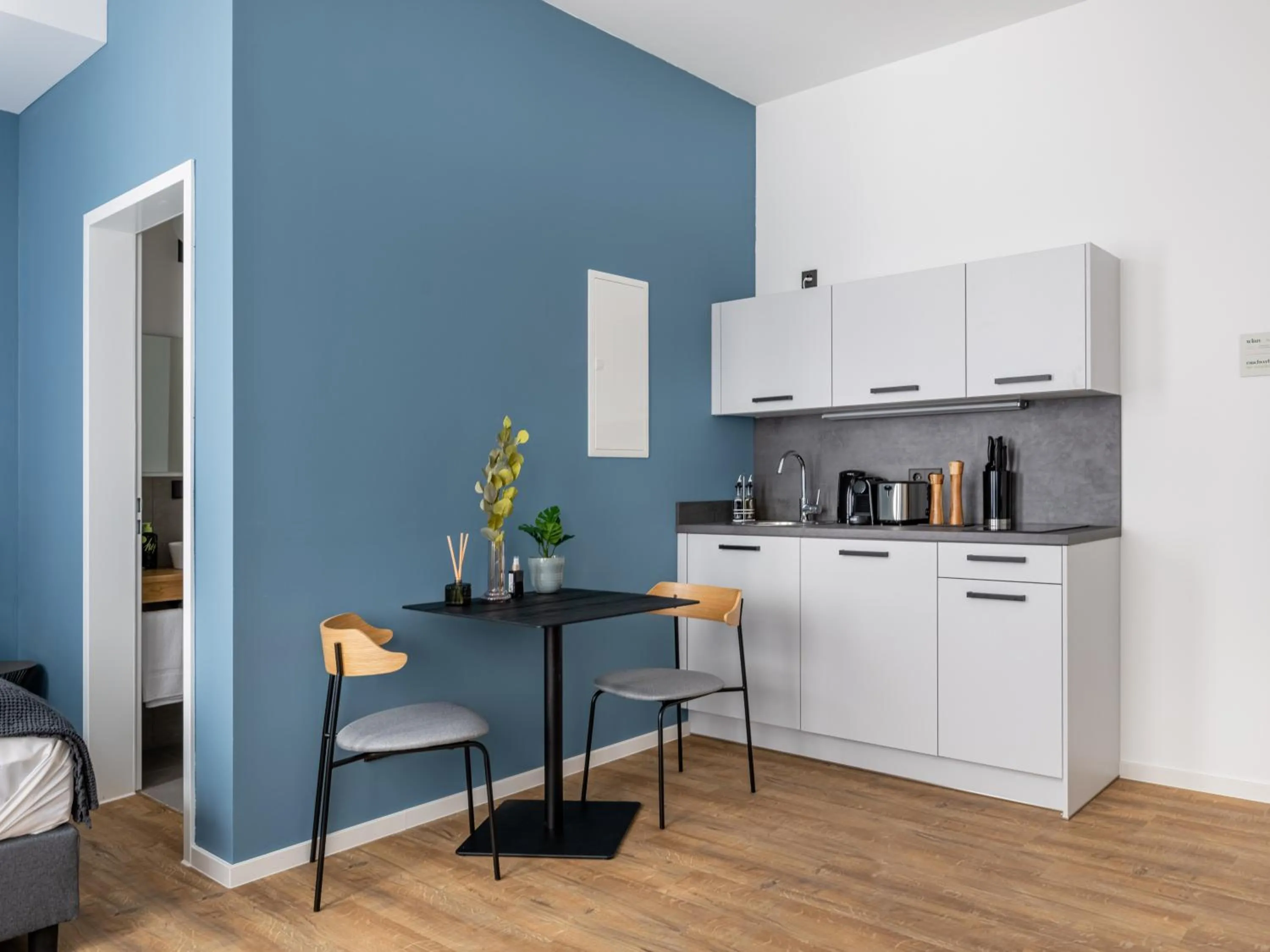 Kitchen or kitchenette in Limehome Augsburg Annastraße