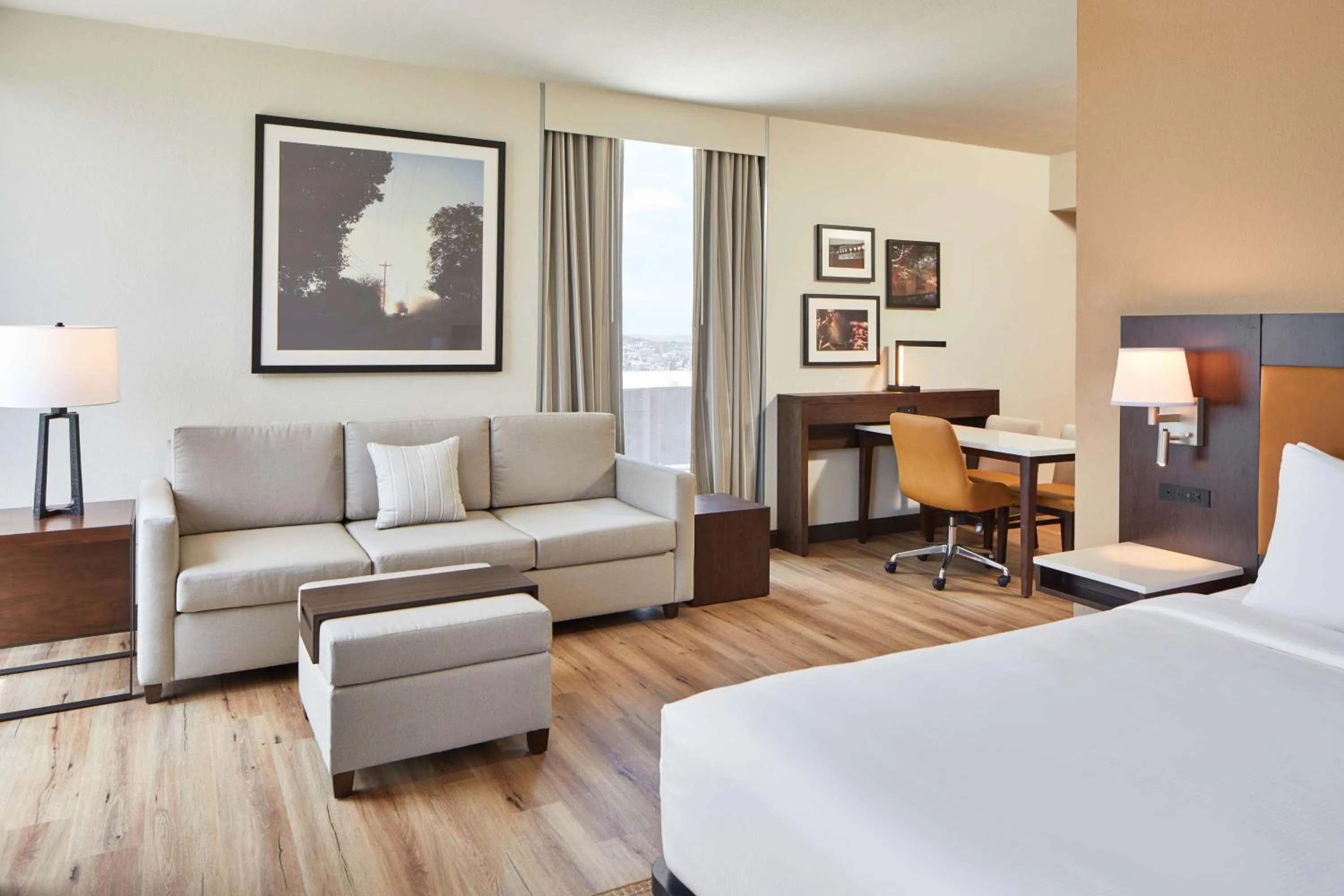 Bedroom, Bed in Embassy Suites by Hilton Nashville Downtown