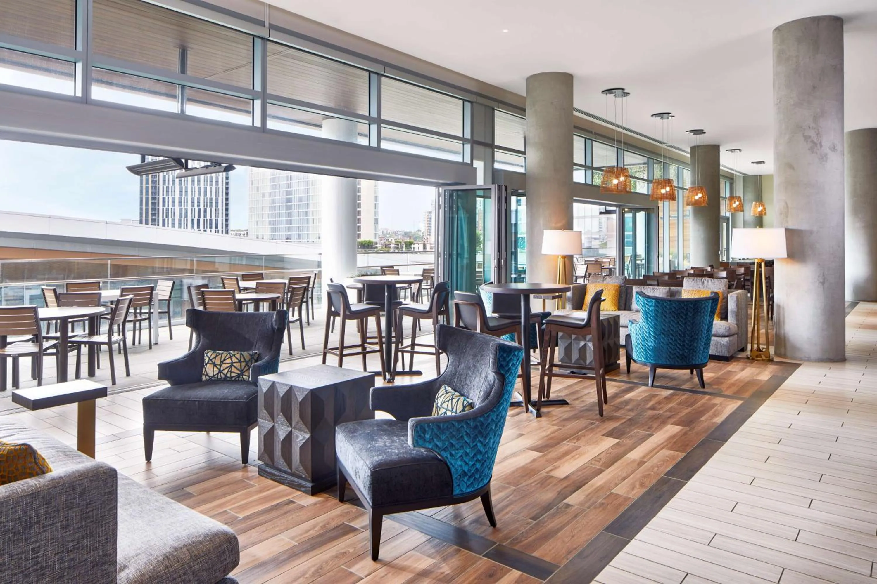 Restaurant/places to eat in Embassy Suites by Hilton Nashville Downtown