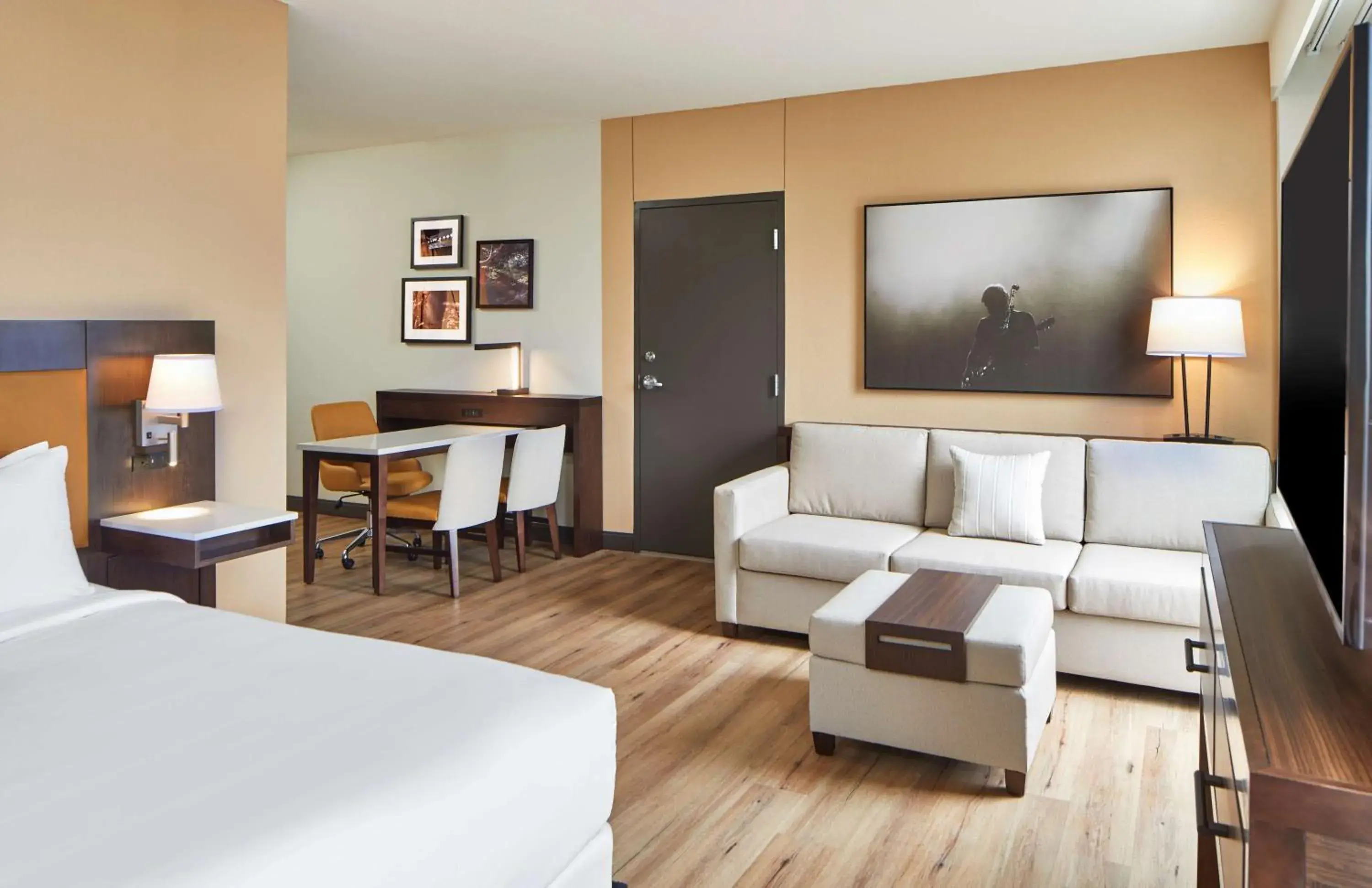 King studio - Mobility/Hearing Accessible with Tub in Embassy Suites by Hilton Nashville Downtown King studio - Mobility/Hearing Accessible with Tub in Embassy Suites by Hilton Nashville Downtown