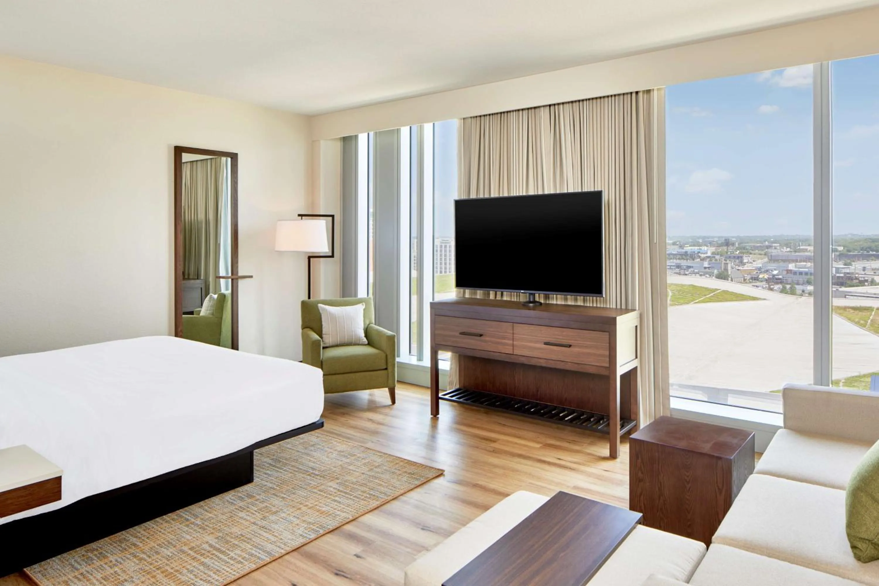 Living room, Bed in Embassy Suites by Hilton Nashville Downtown