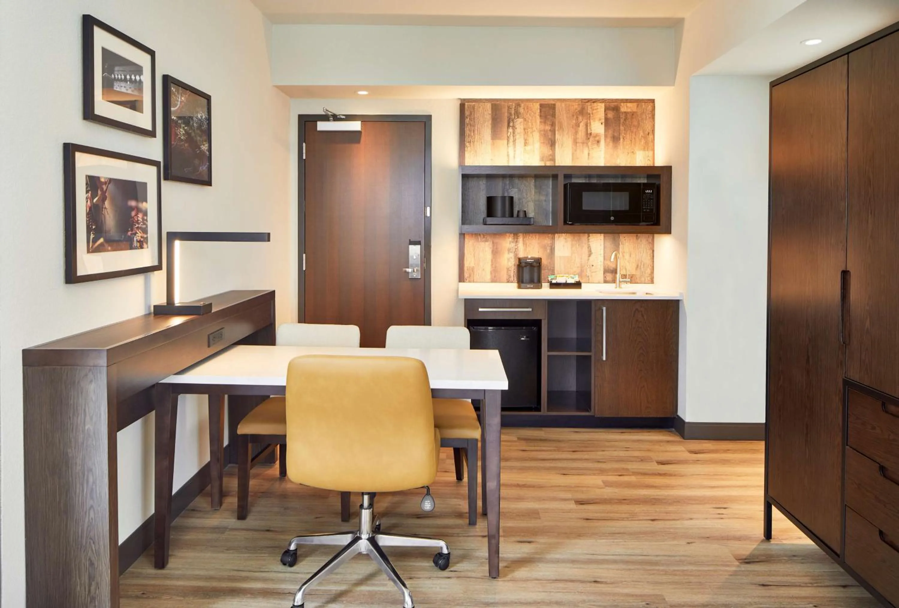 Bedroom in Embassy Suites by Hilton Nashville Downtown