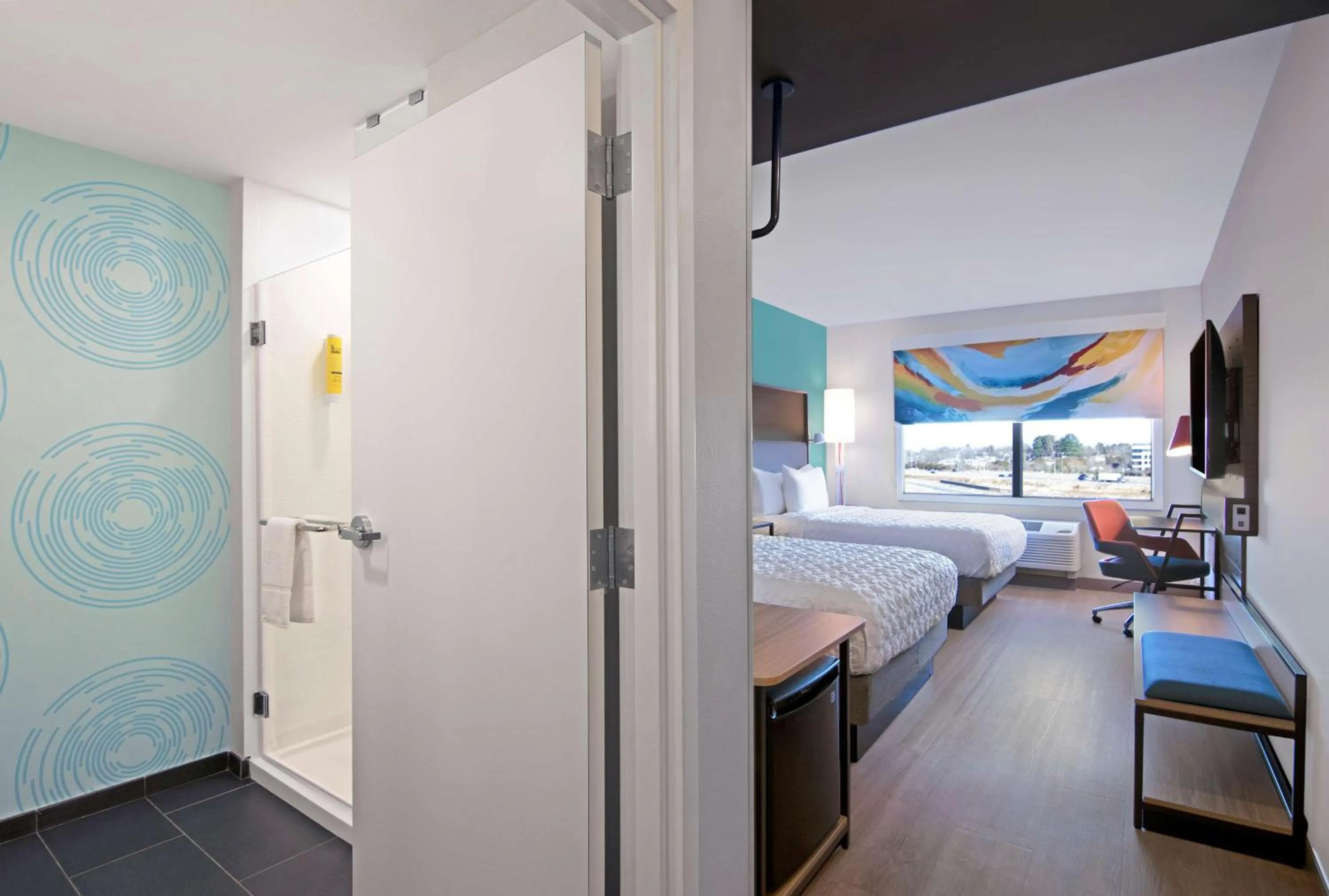 Bedroom, Bed in Tru By Hilton Ashburn One Loudoun, Va