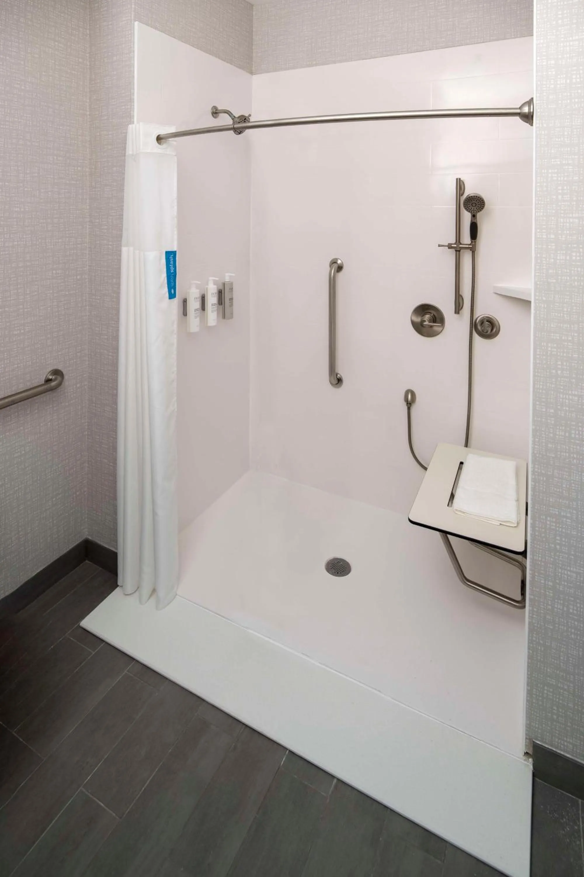 Bathroom in Hampton Inn & Suites Huntington Downtown, Ny