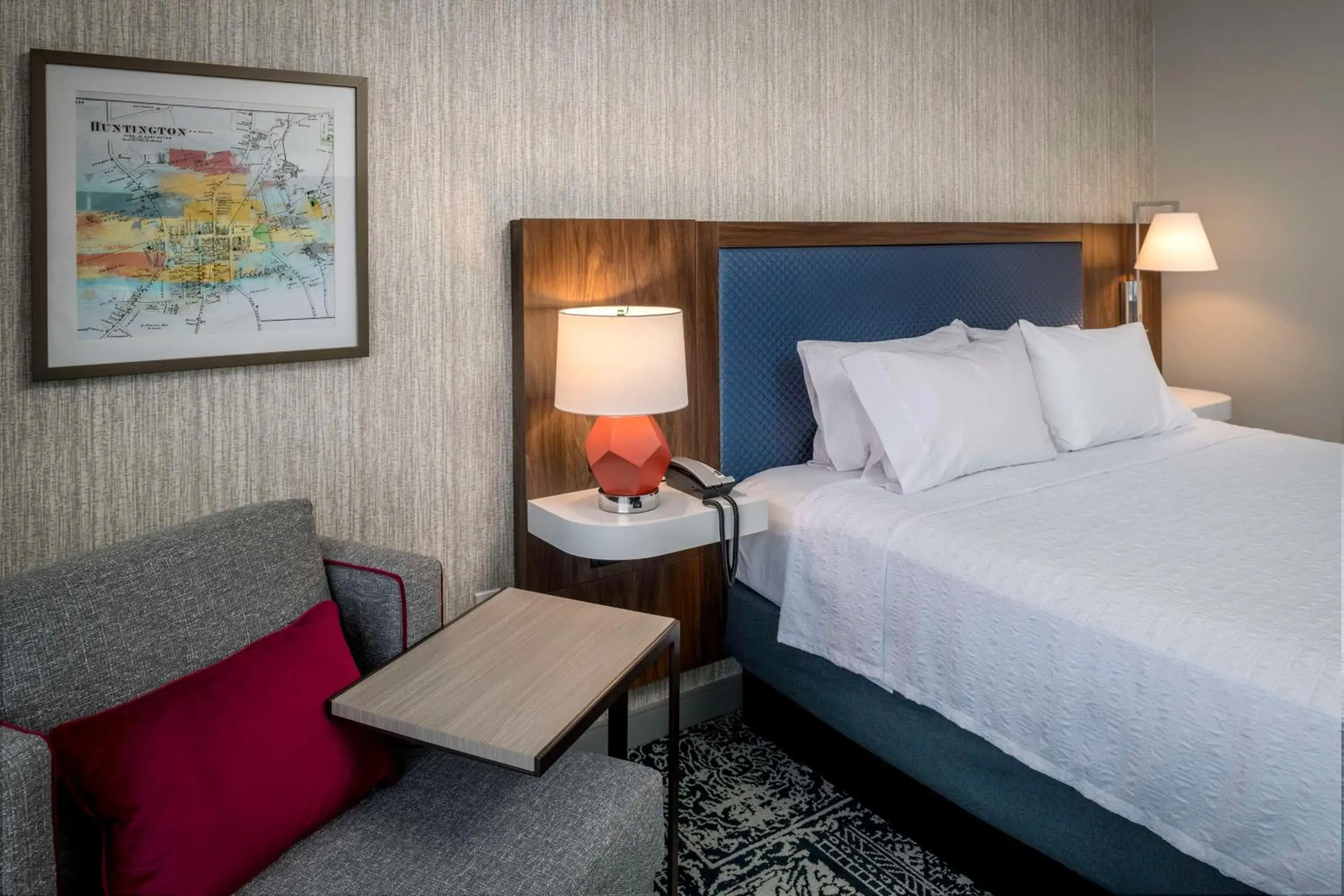 Bed in Hampton Inn & Suites Huntington Downtown, Ny Bed in Hampton Inn & Suites Huntington Downtown, Ny