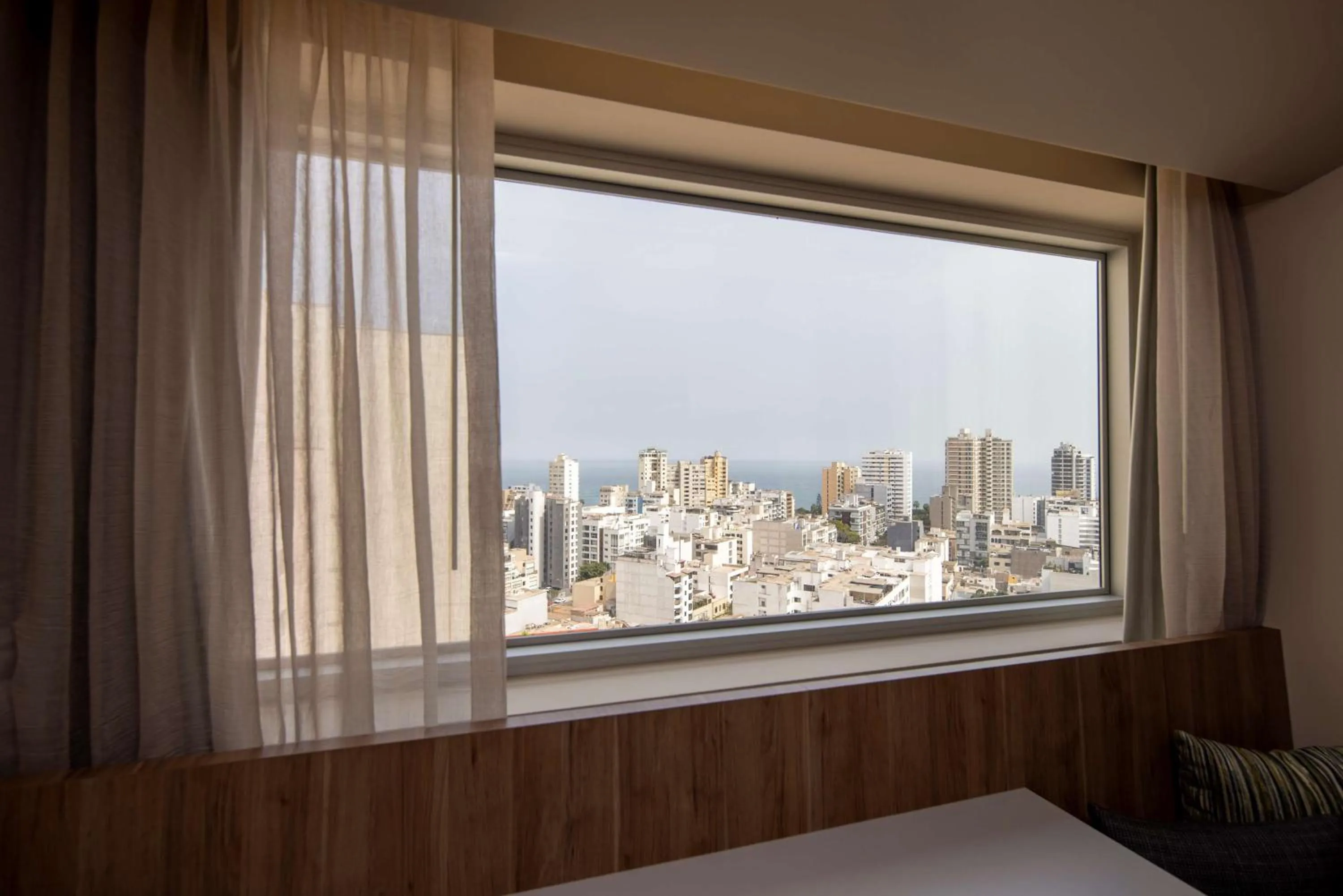 Coffee/tea facilities, Bed in Hilton Garden Inn Lima Miraflores