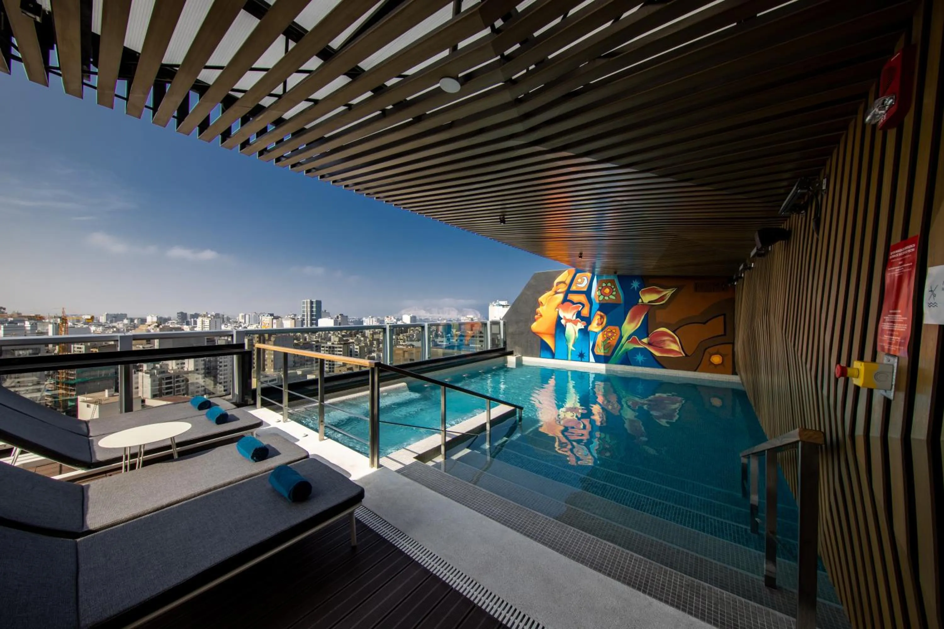 Swimming pool in Hilton Garden Inn Lima Miraflores