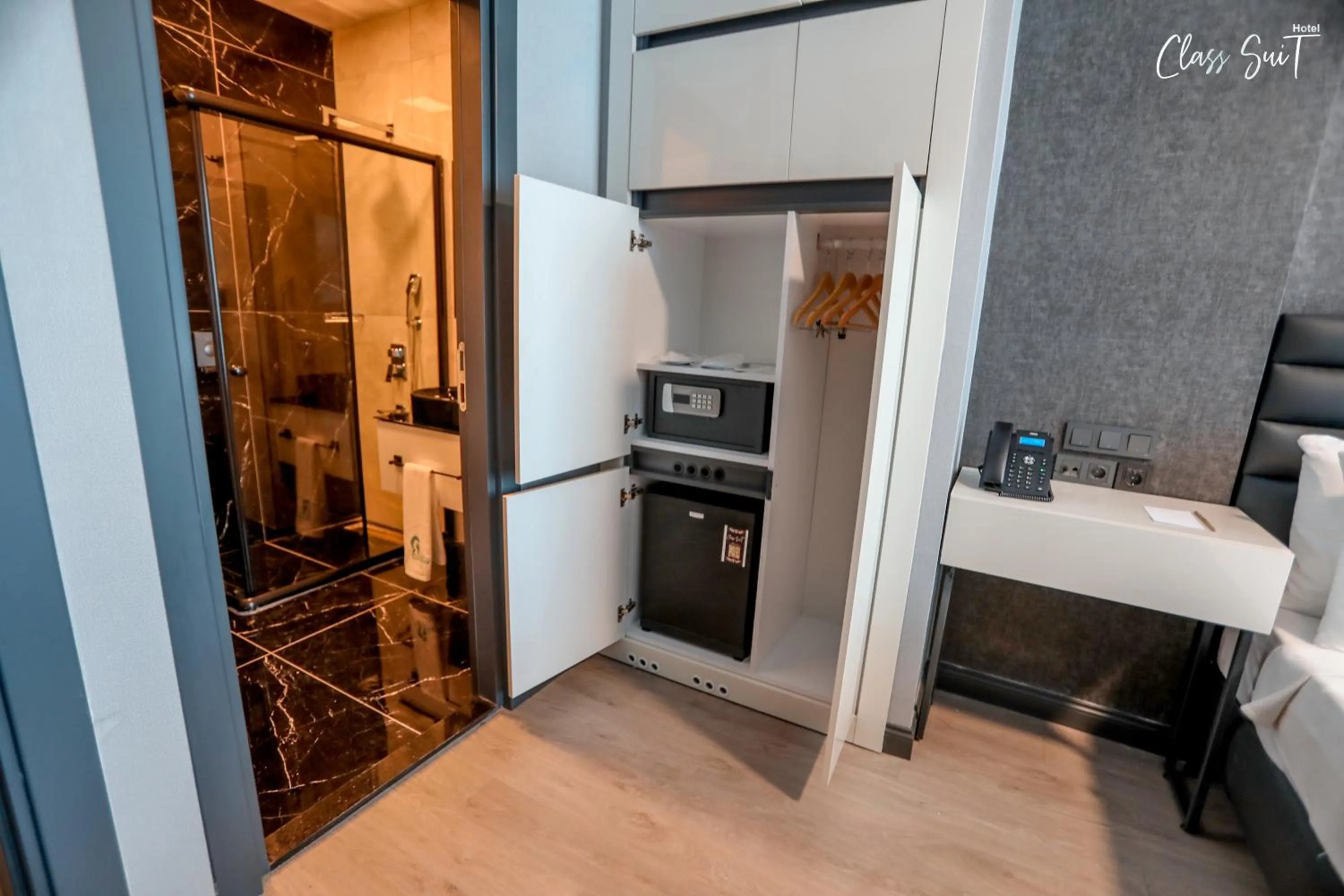 oven in Class Suit Hotel