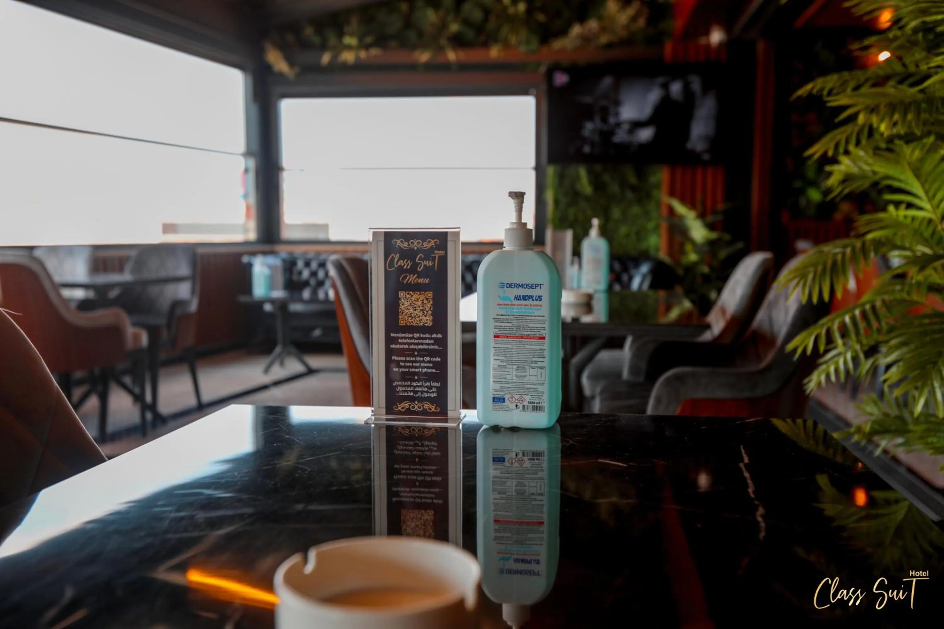 Restaurant/places to eat in Class Suit Hotel