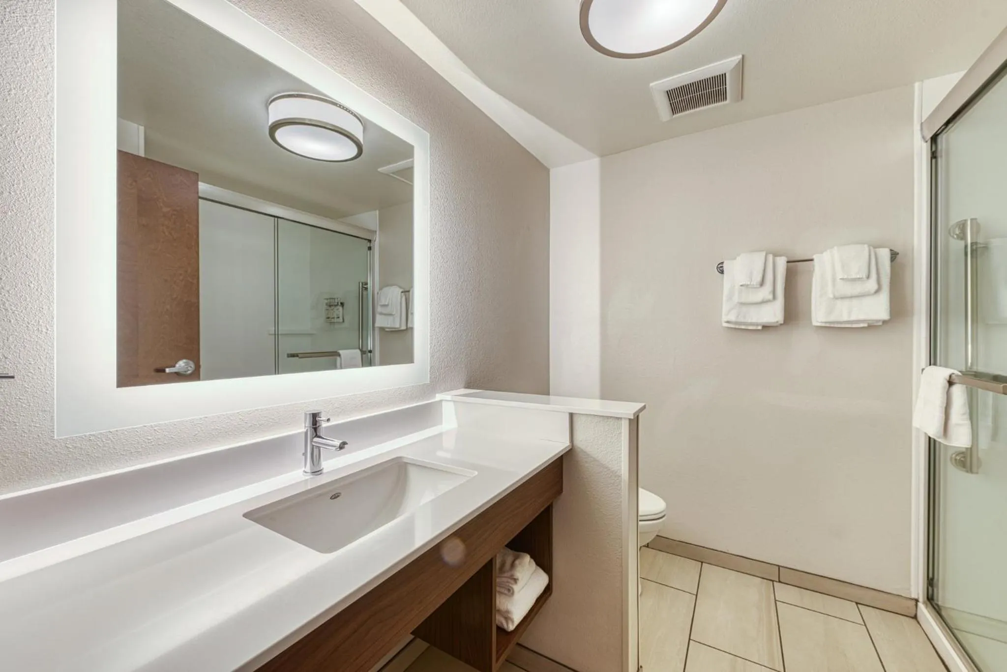 Photo of the whole room in Holiday Inn Express & Suites - Manitou Springs by IHG