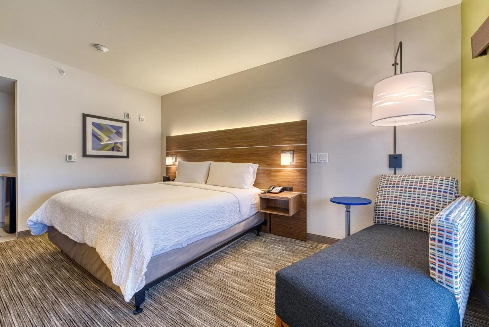 Photo of the whole room, Bed in Holiday Inn Express & Suites - Manitou Springs by IHG