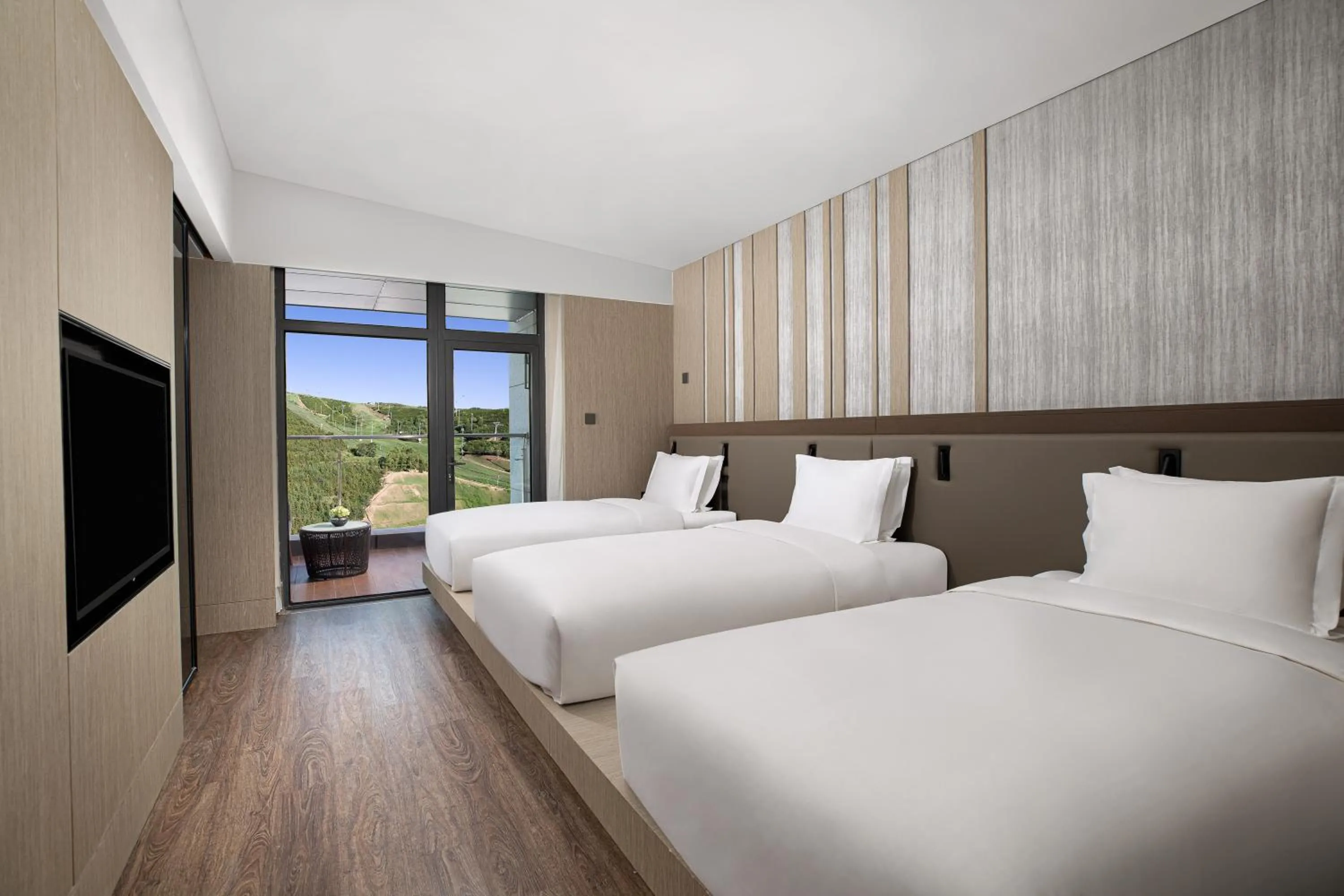 Bedroom, Bed in Crowne Plaza Chongli Resort by IHG