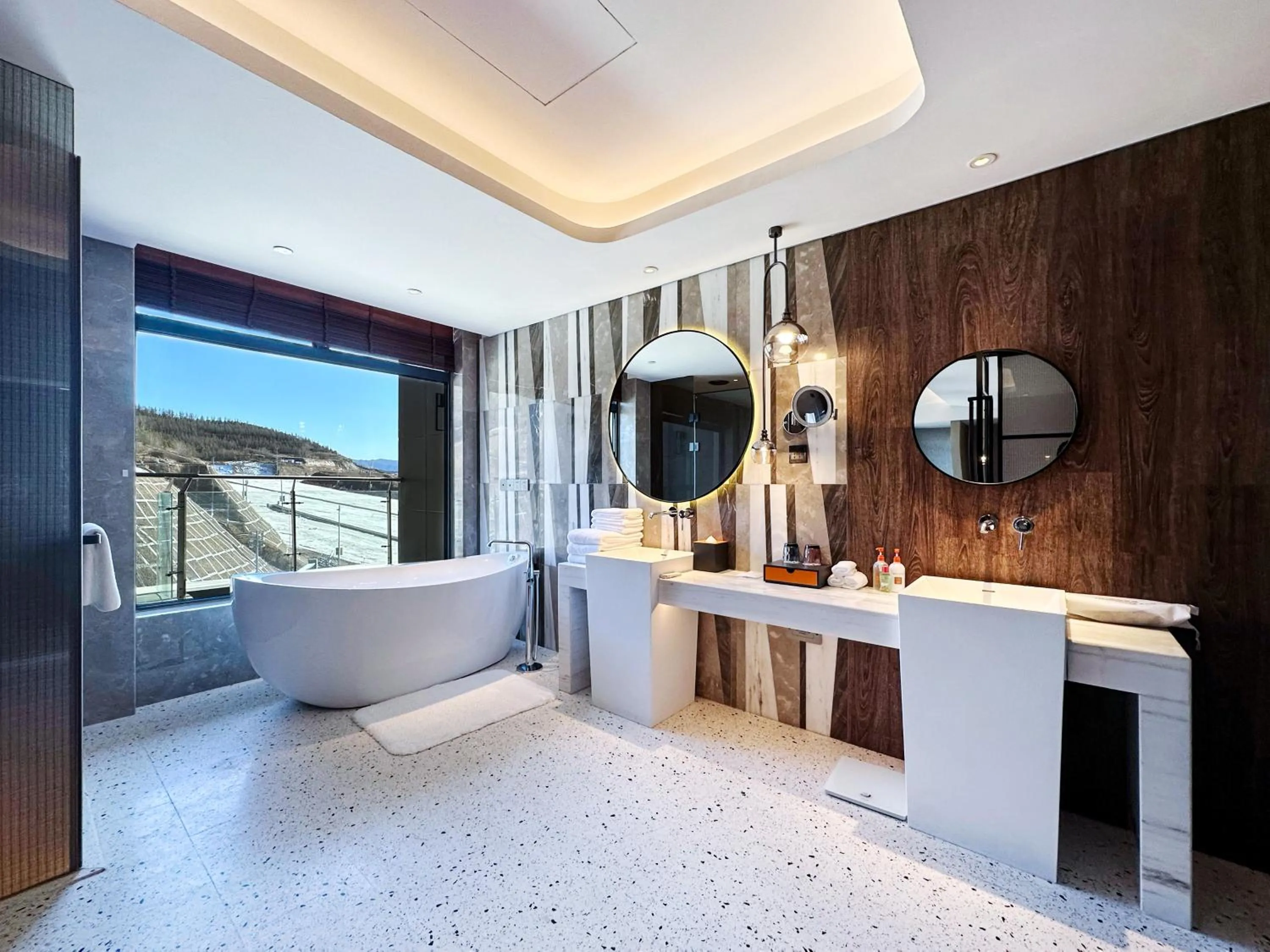 Bath in Crowne Plaza Chongli Resort by IHG