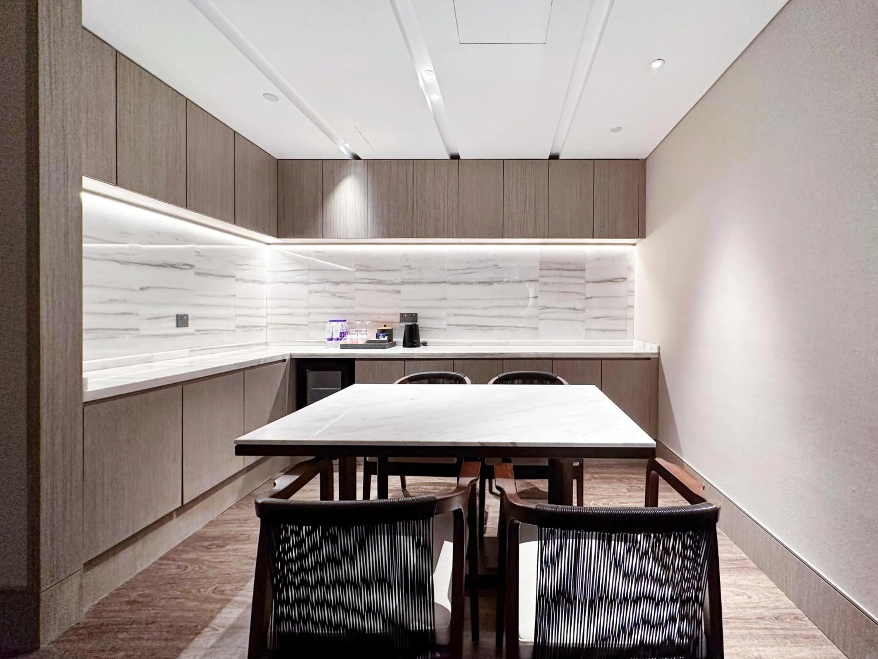 Dining area in Crowne Plaza Chongli Resort by IHG