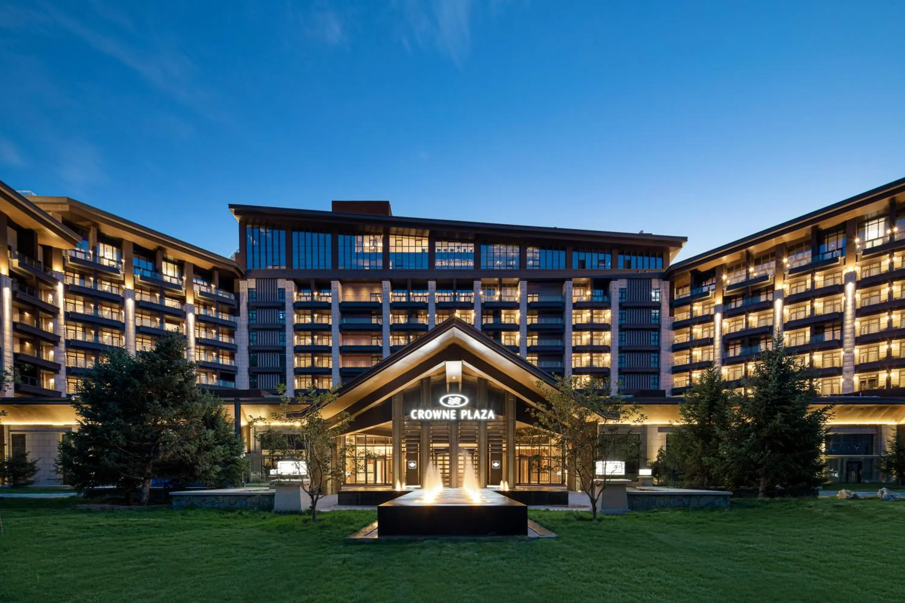 Property building in Crowne Plaza Chongli Resort by IHG Property building in Crowne Plaza Chongli Resort by IHG