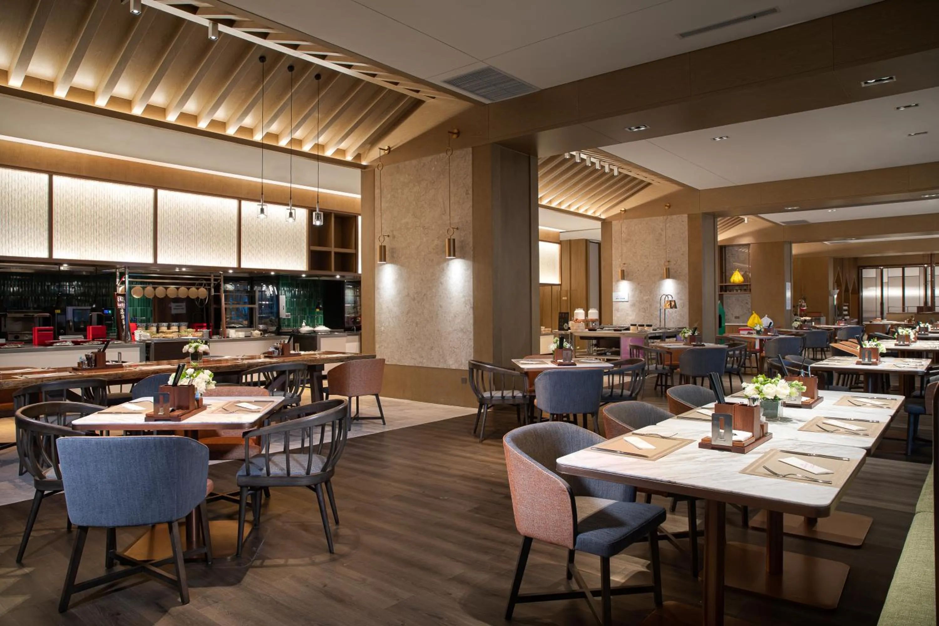 Restaurant/places to eat in Crowne Plaza Chongli Resort by IHG