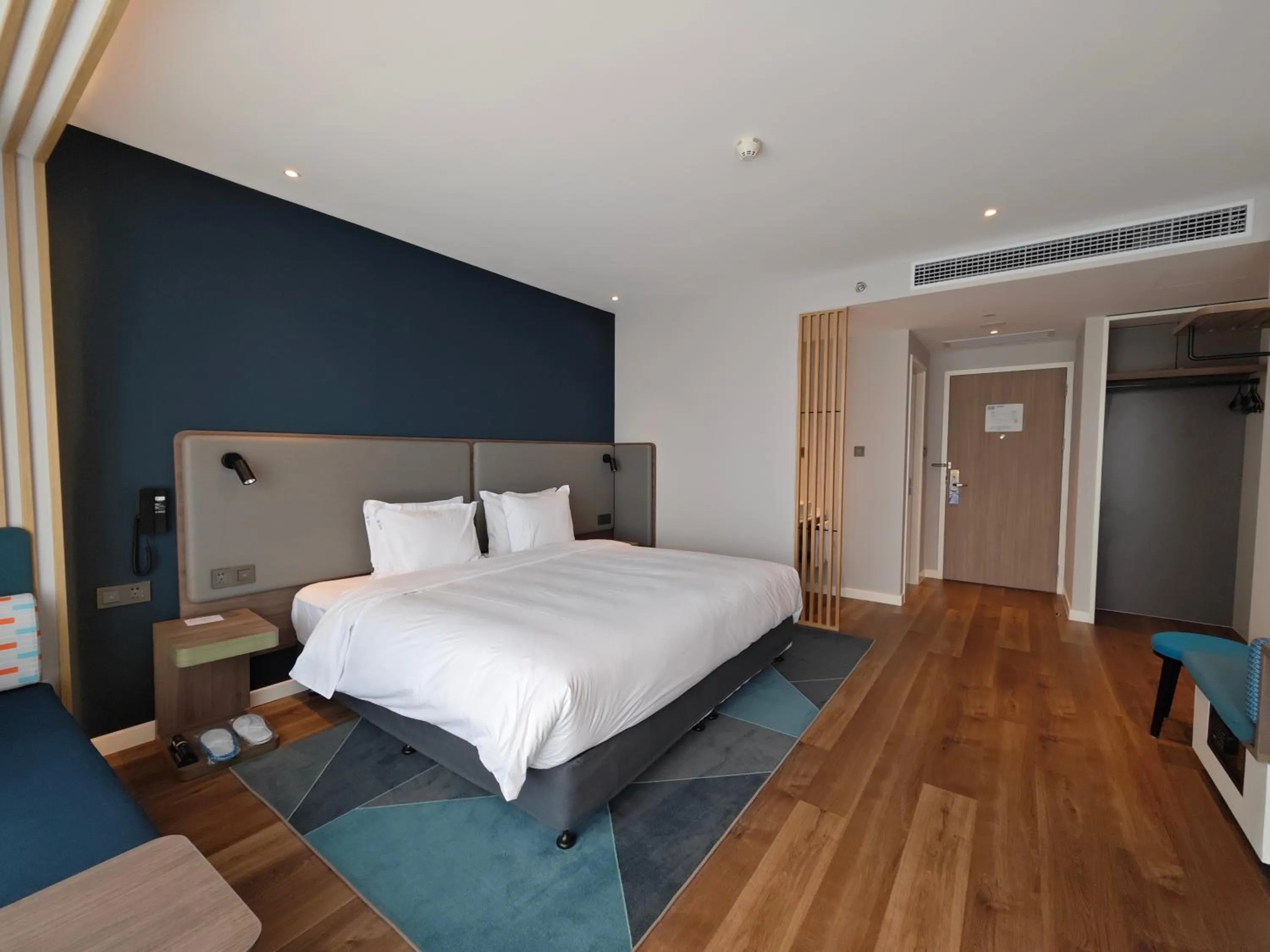 Bed in Holiday Inn Express Shanghai Qingpu New City by IHG