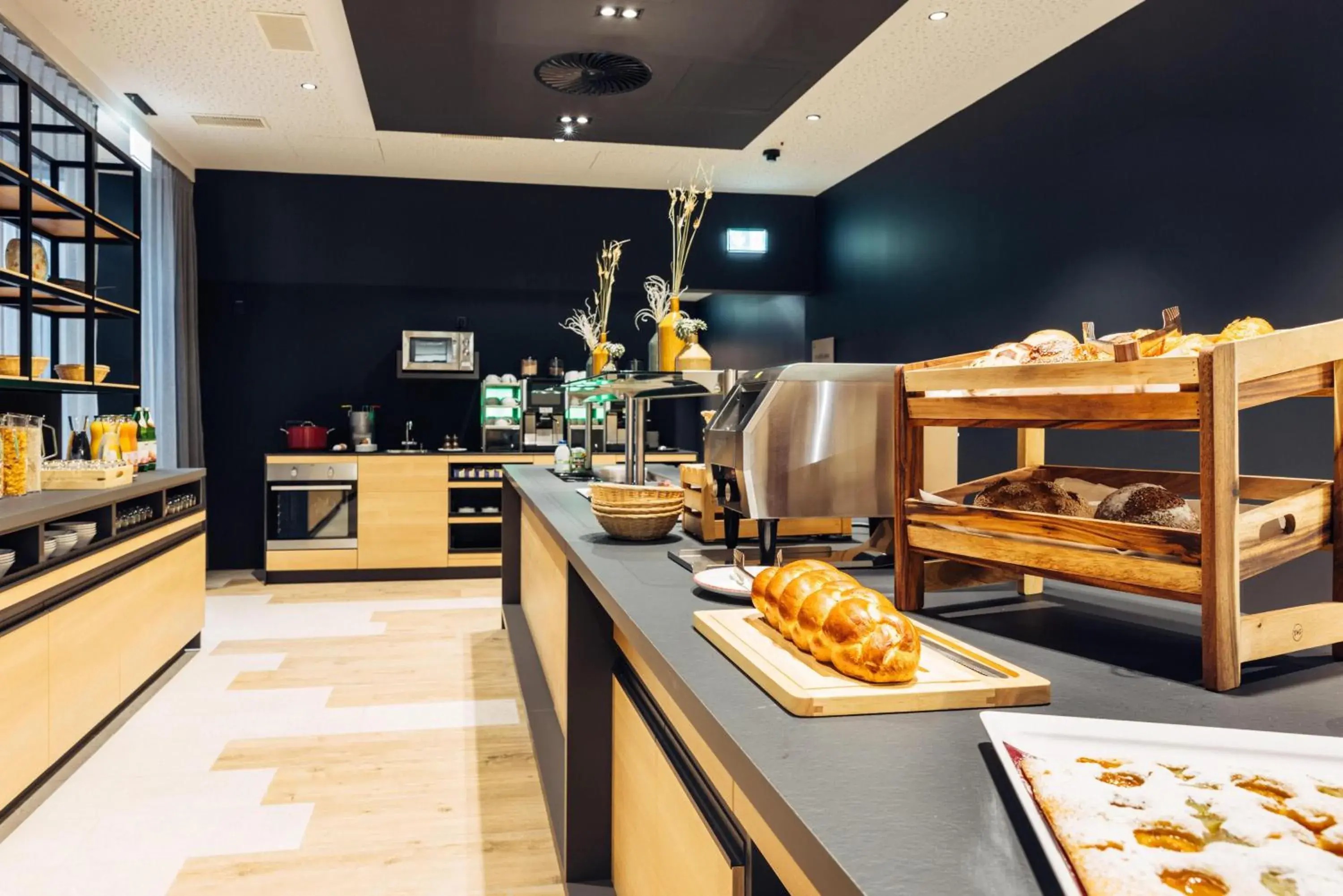 Restaurant/places to eat in harry's home Bern-Expo Restaurant/places to eat in harry's home Bern-Expo