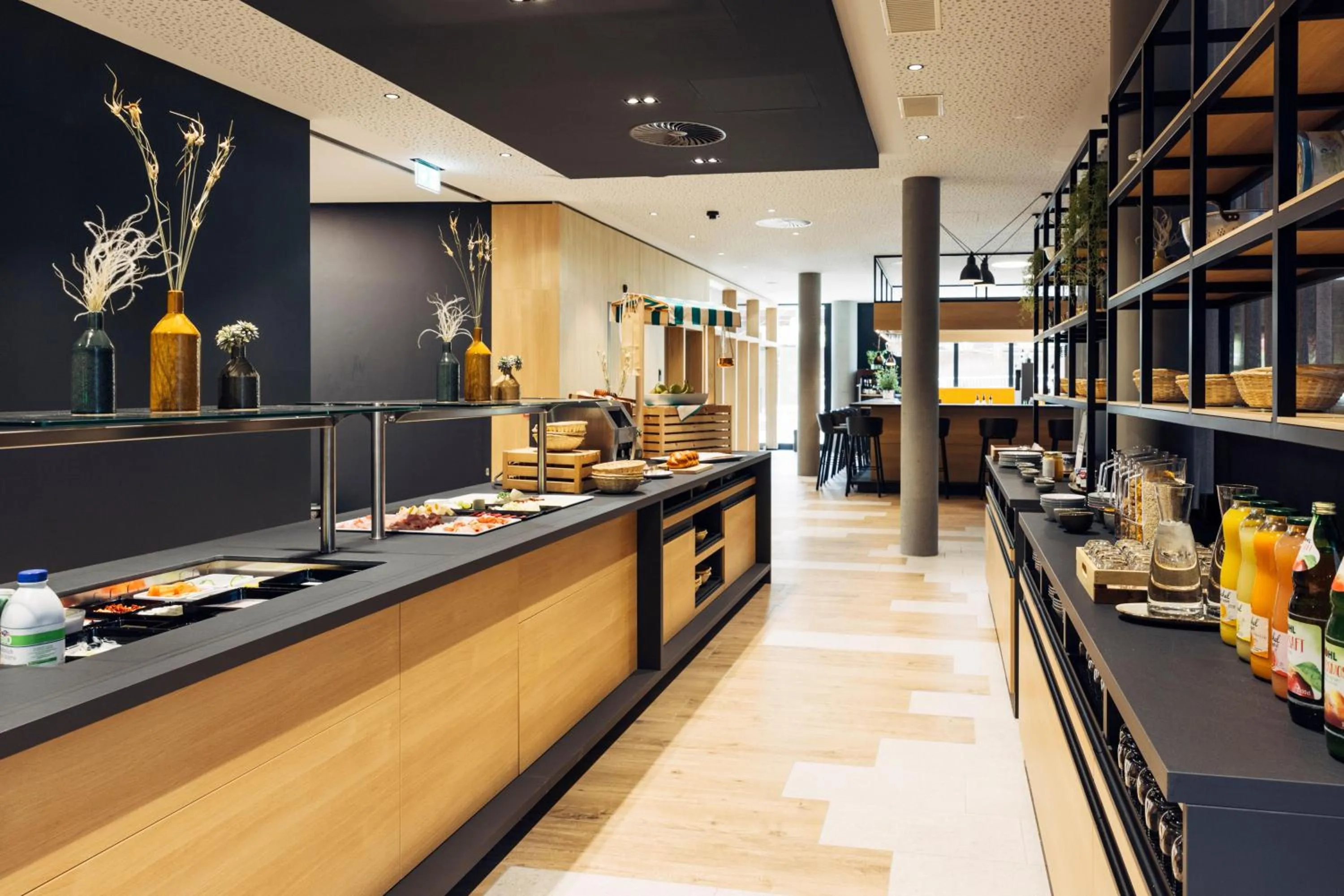 Restaurant/places to eat in harry's home Bern-Expo