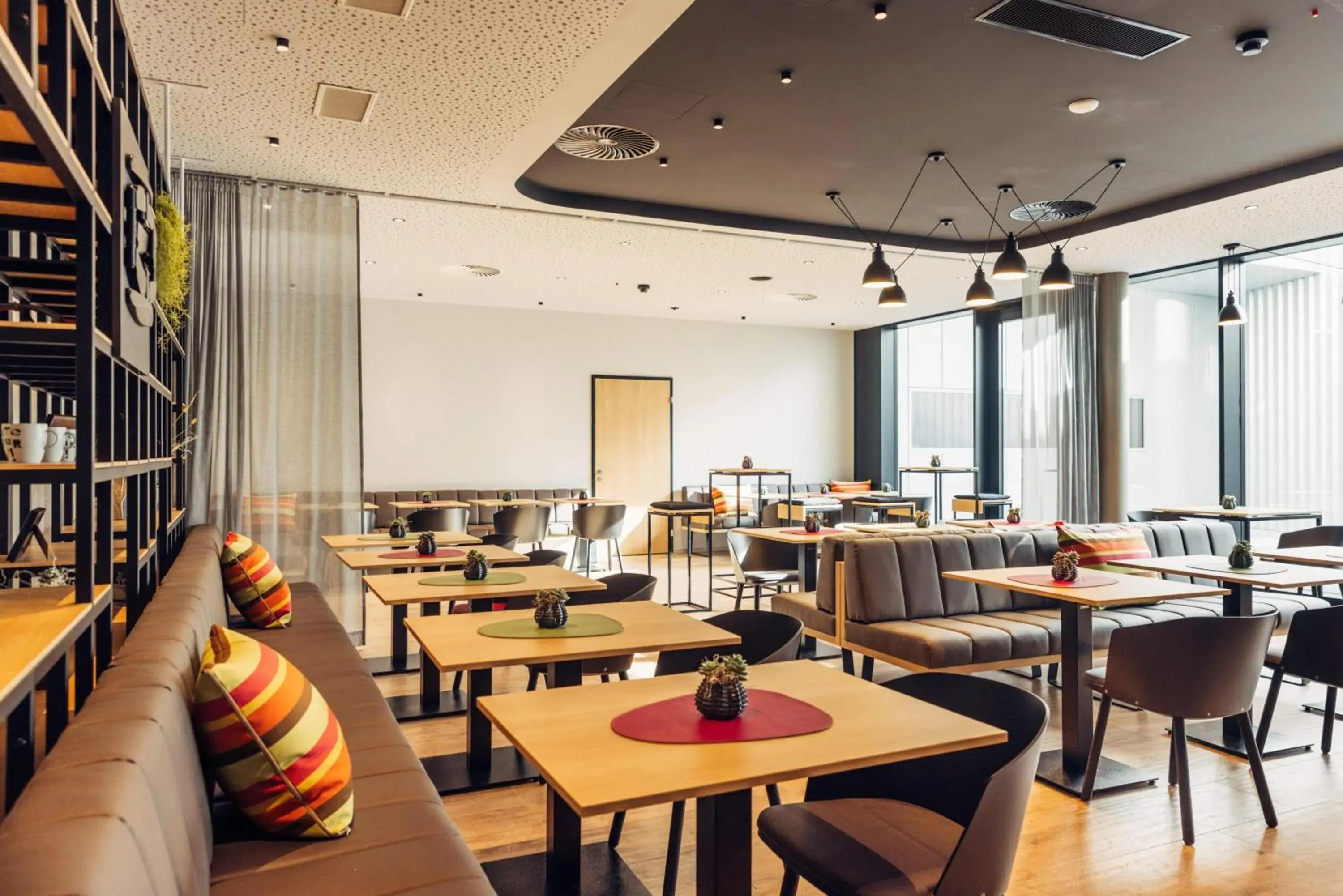 Restaurant/places to eat in harry's home Bern-Expo Restaurant/places to eat in harry's home Bern-Expo