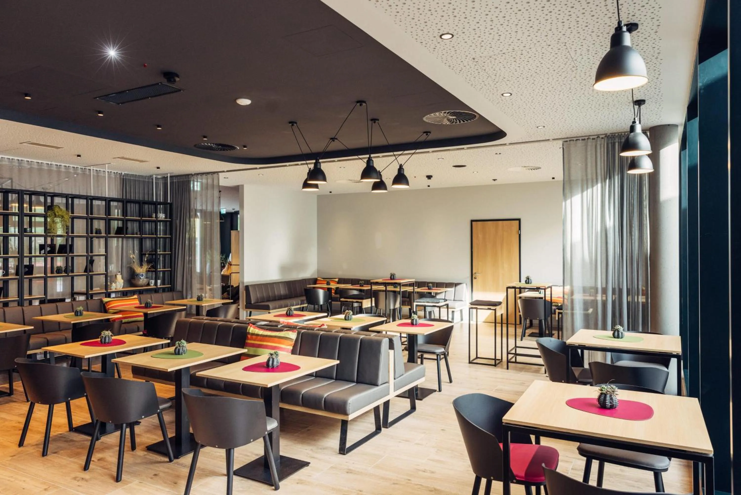 Restaurant/places to eat in harry's home Bern-Expo