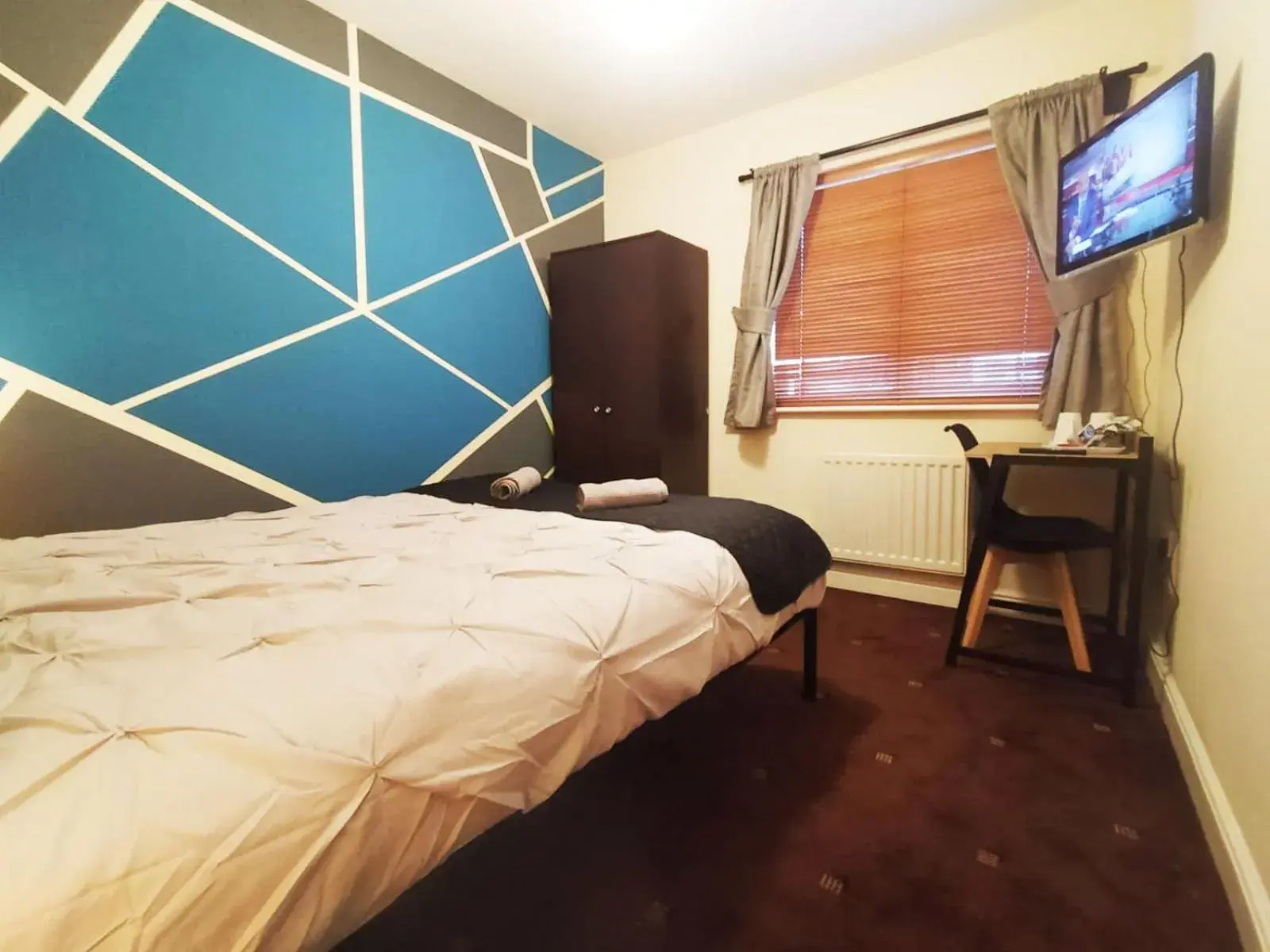 Double Room with Shared Bathroom in Bankwell Guest House Double Room with Shared Bathroom in Bankwell Guest House