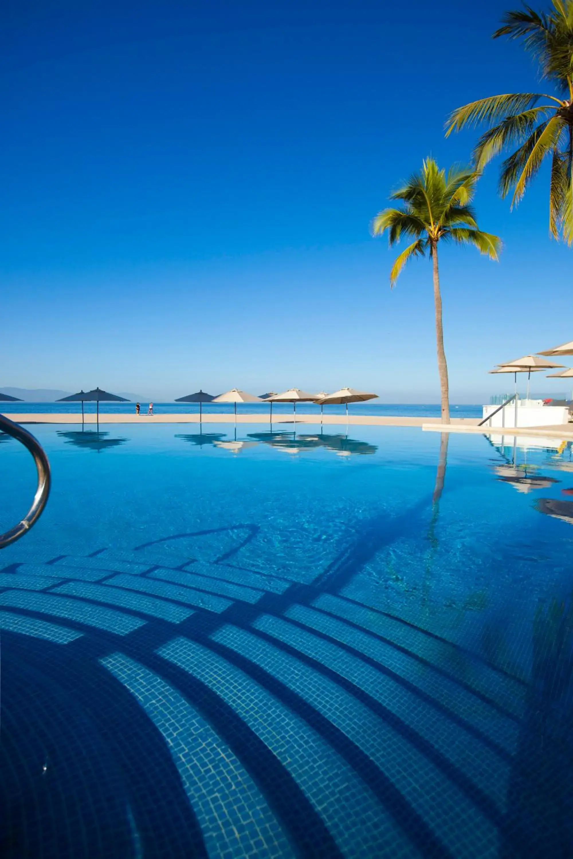 Swimming pool in Krystal Vallarta Swimming pool in Krystal Vallarta