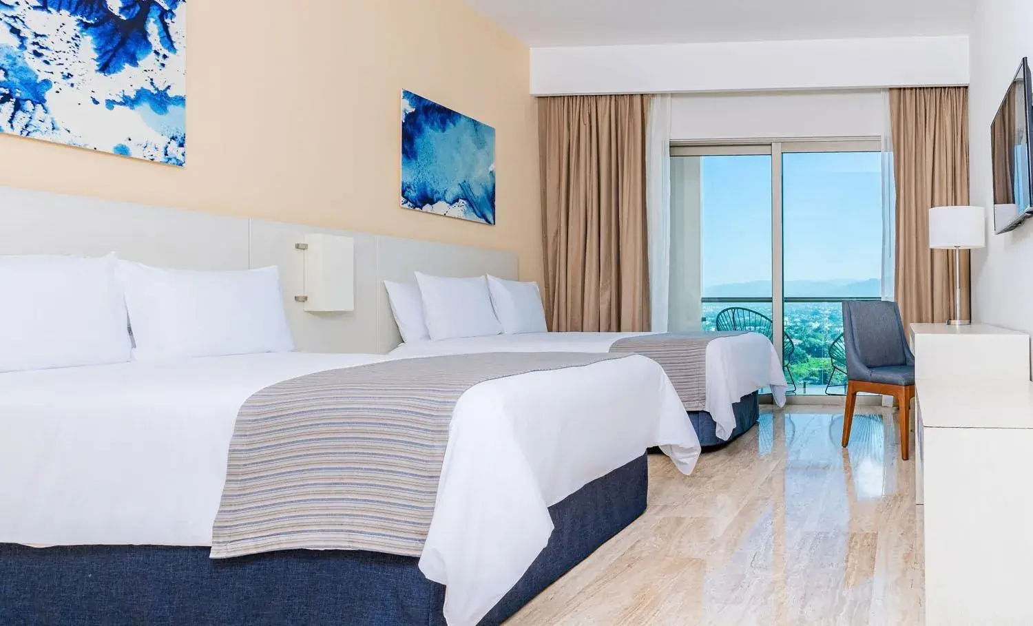 Photo of the whole room, Bed in Krystal Vallarta Photo of the whole room, Bed in Krystal Vallarta