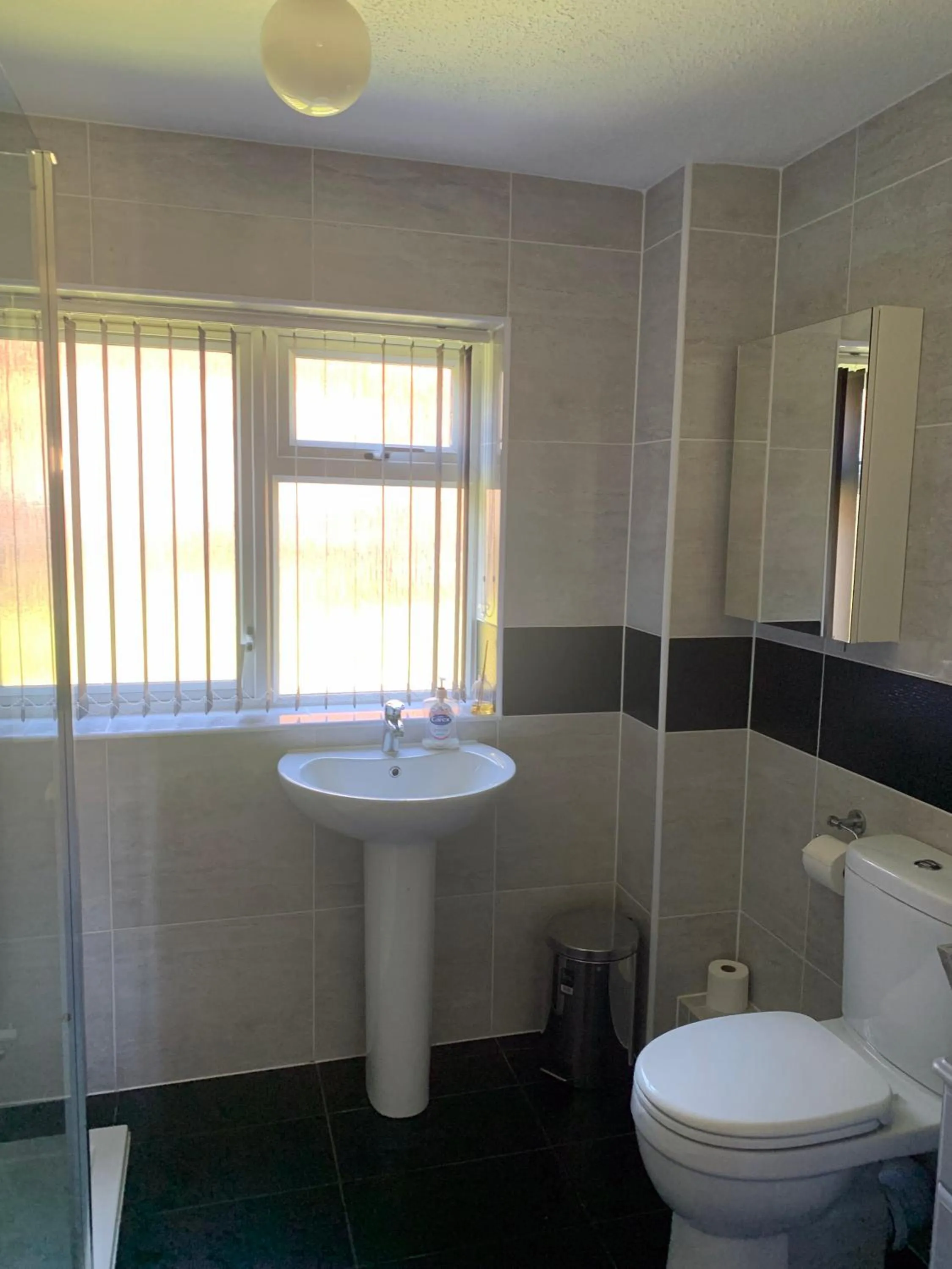 Bathroom in 1 Bedroom Apartment Central Basingstoke