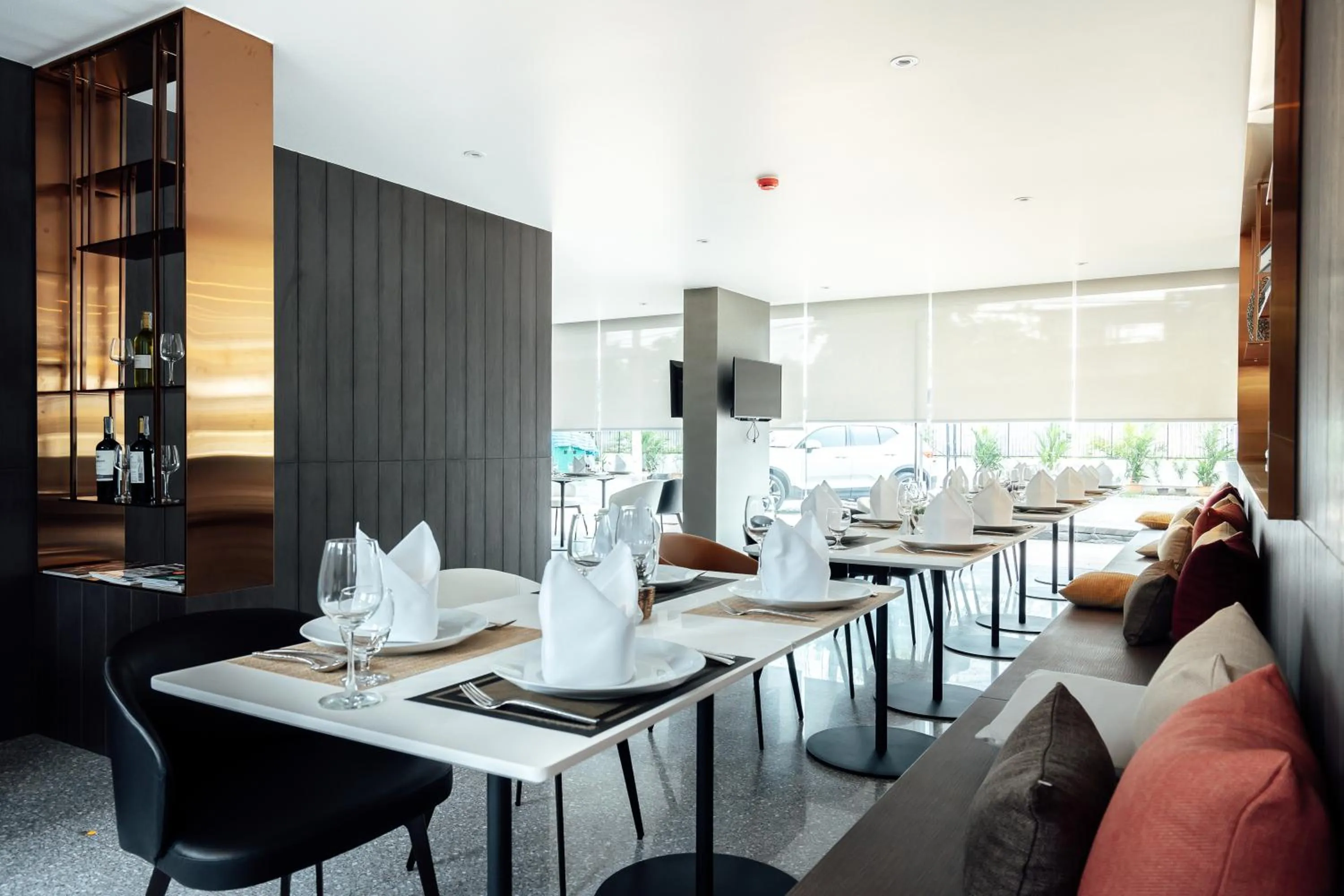 Restaurant/places to eat in Montana Bangkok Hotel & Residence