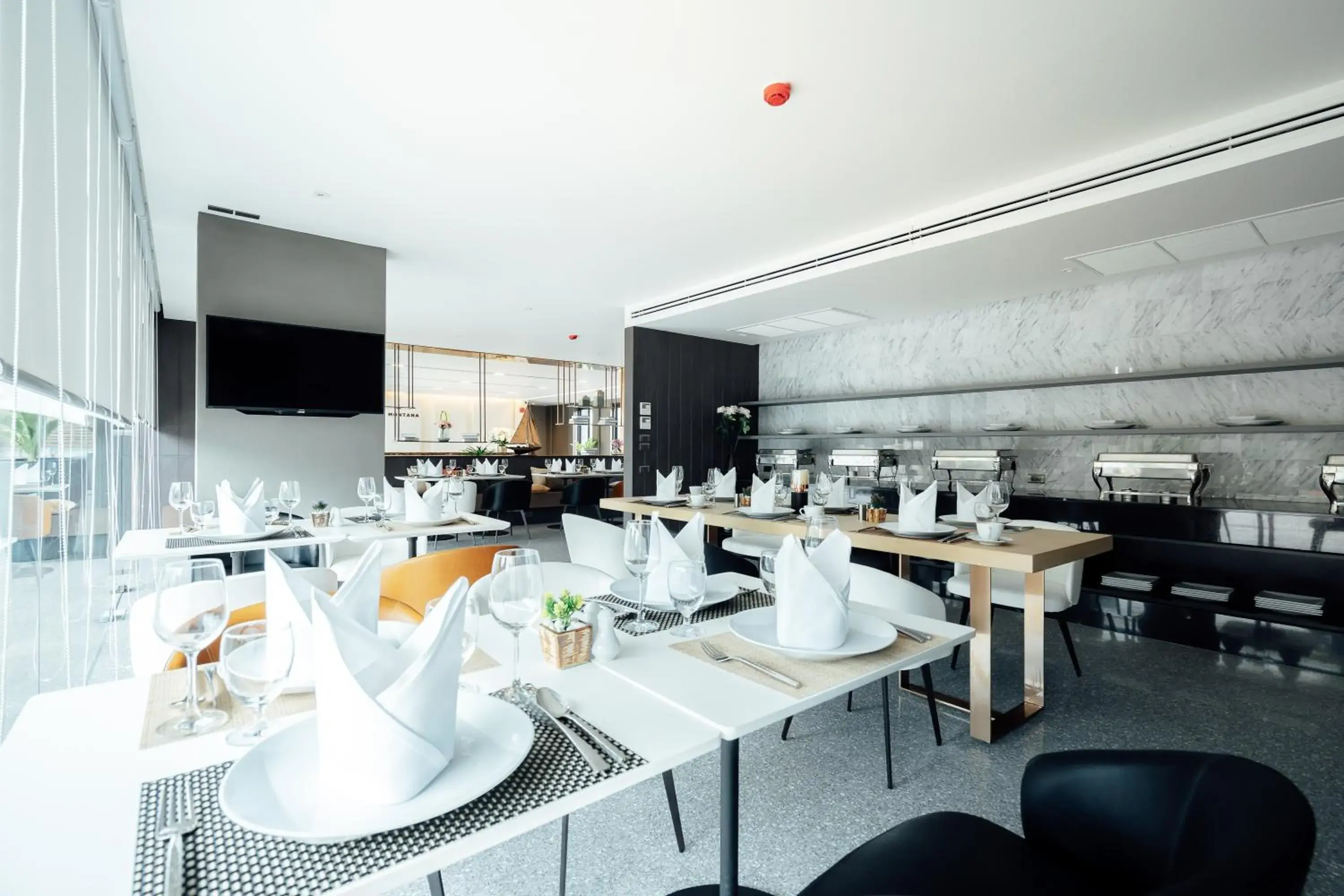 Restaurant/places to eat in Montana Bangkok Hotel & Residence Restaurant/places to eat in Montana Bangkok Hotel & Residence