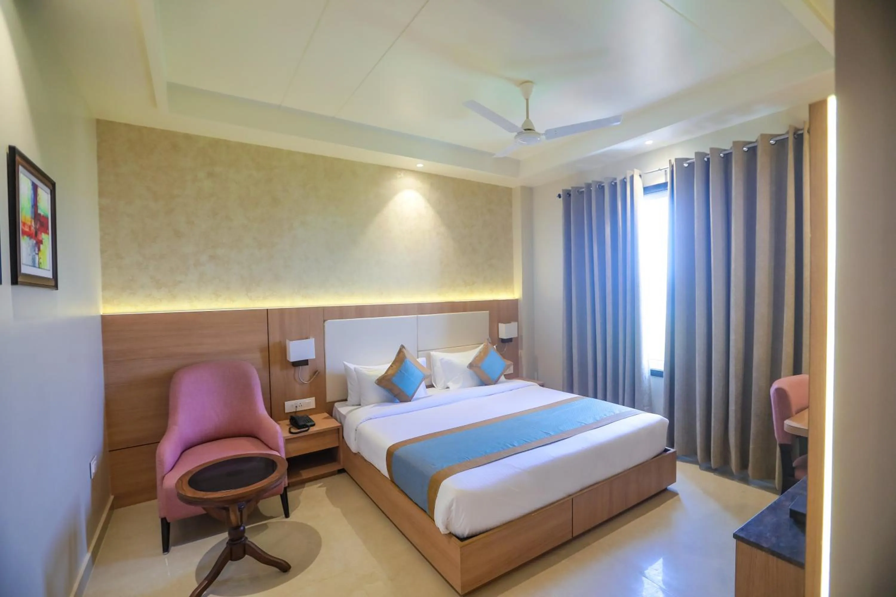 Bedroom, Bed in The Elegance Hotel