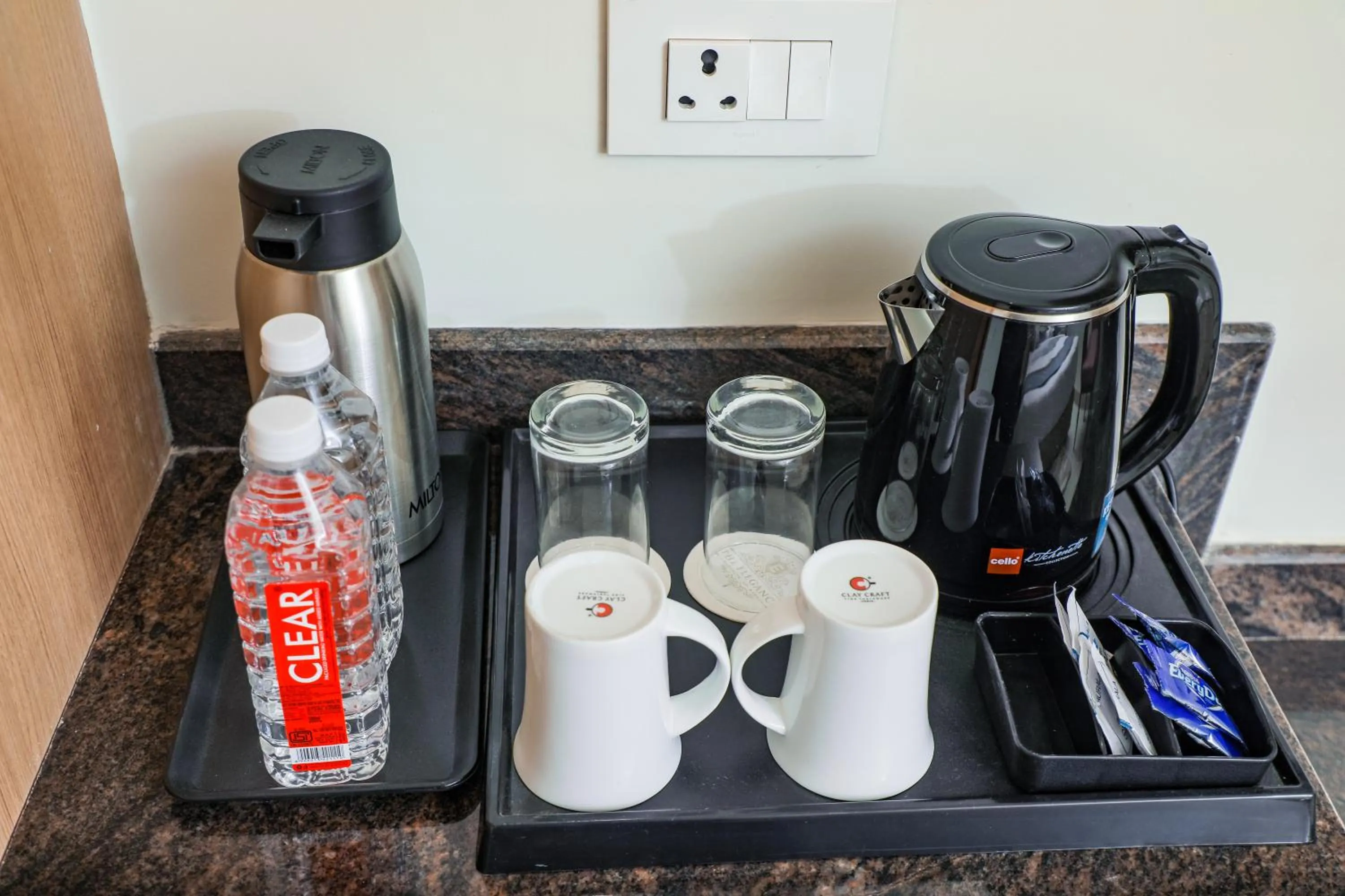 Coffee/tea facilities in The Elegance Hotel