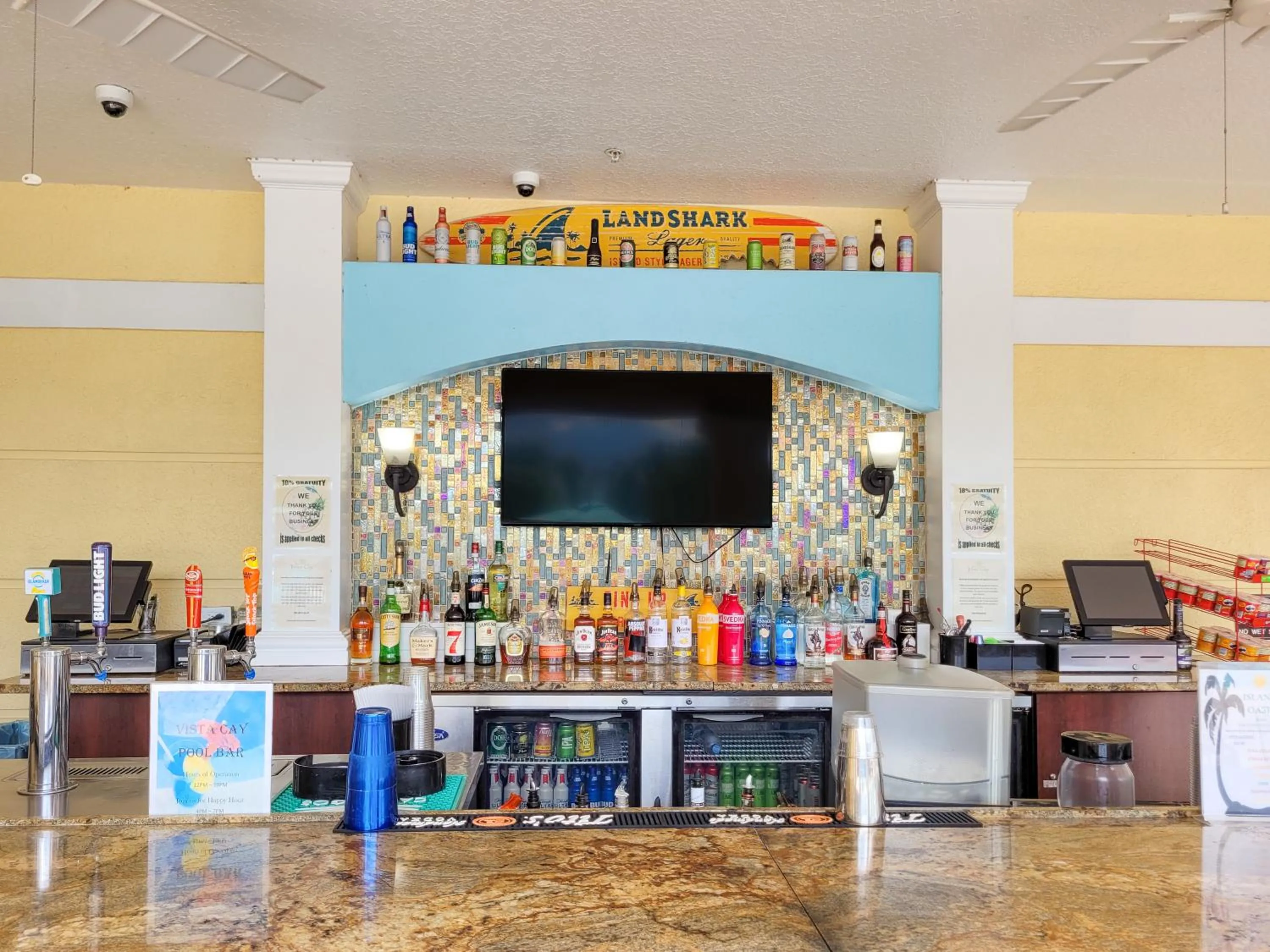 Lounge or bar in 4Br 2Bath Condo Balcony 5min Conv Center 2020ft