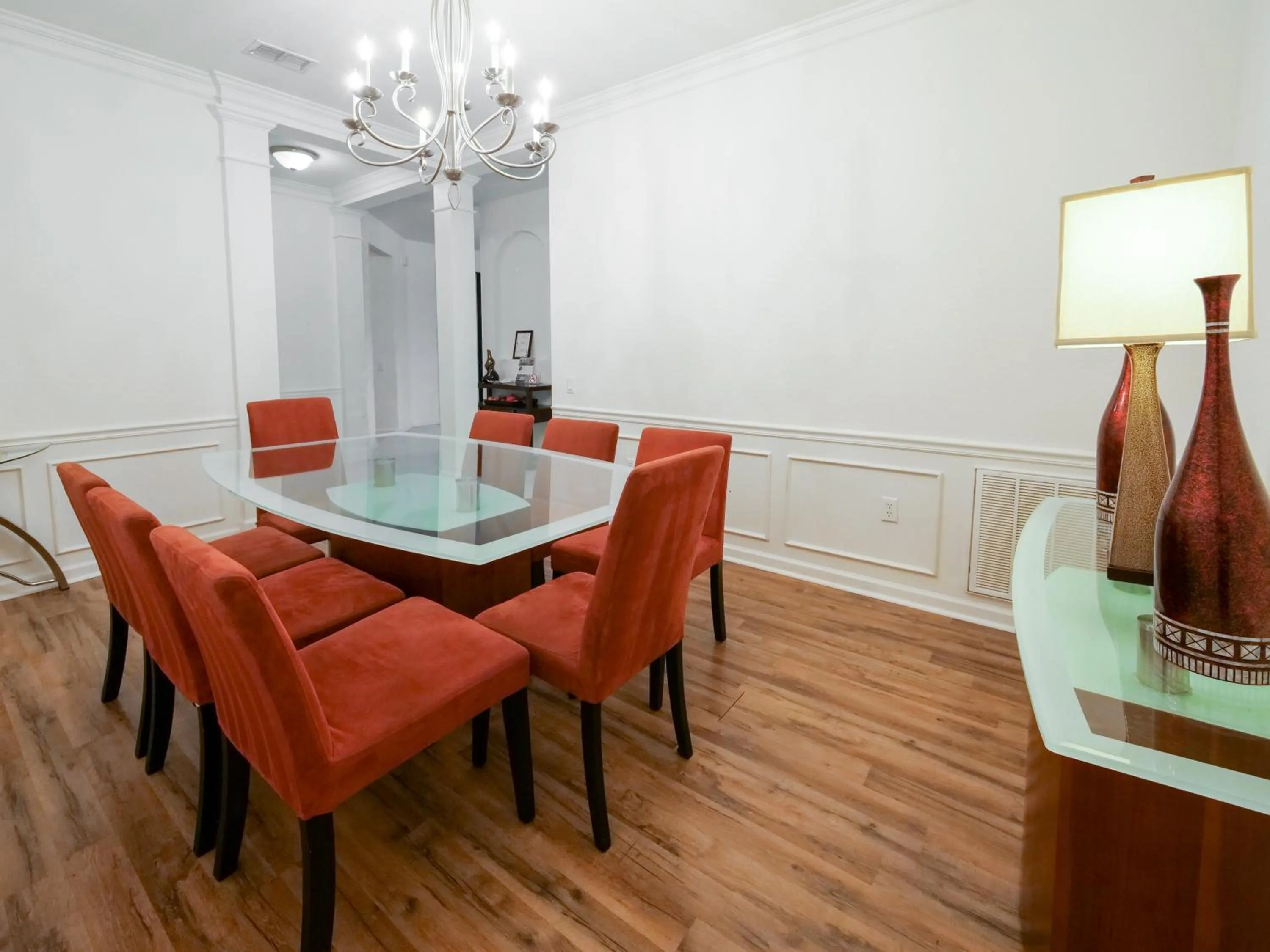 Dining area in 4Br 2Bath Condo Balcony 5min Conv Center 2020ft