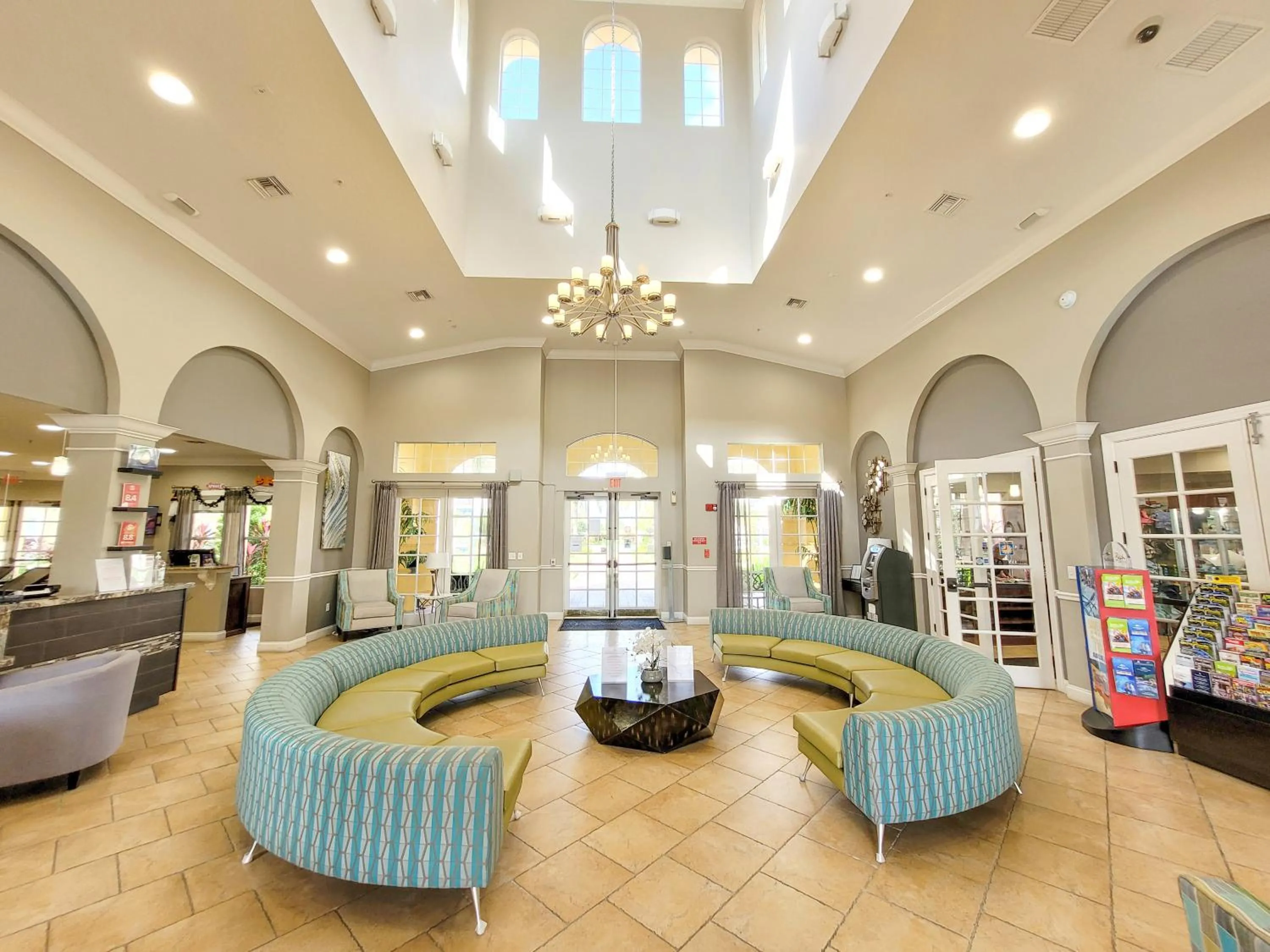 Lobby or reception in 4Br 2Bath Condo Balcony 5min Conv Center 2020ft