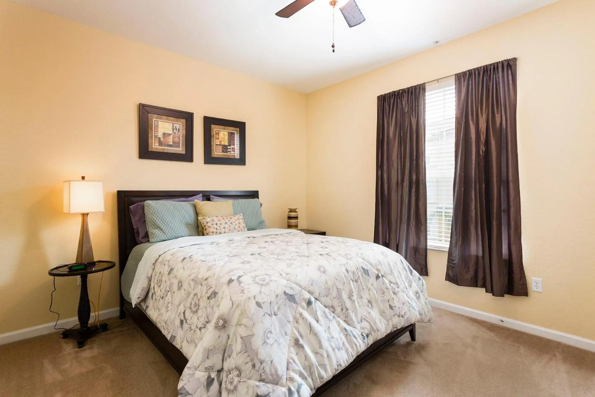 Bed in 4Br 2Bath Condo Balcony 5min Conv Center 2020ft