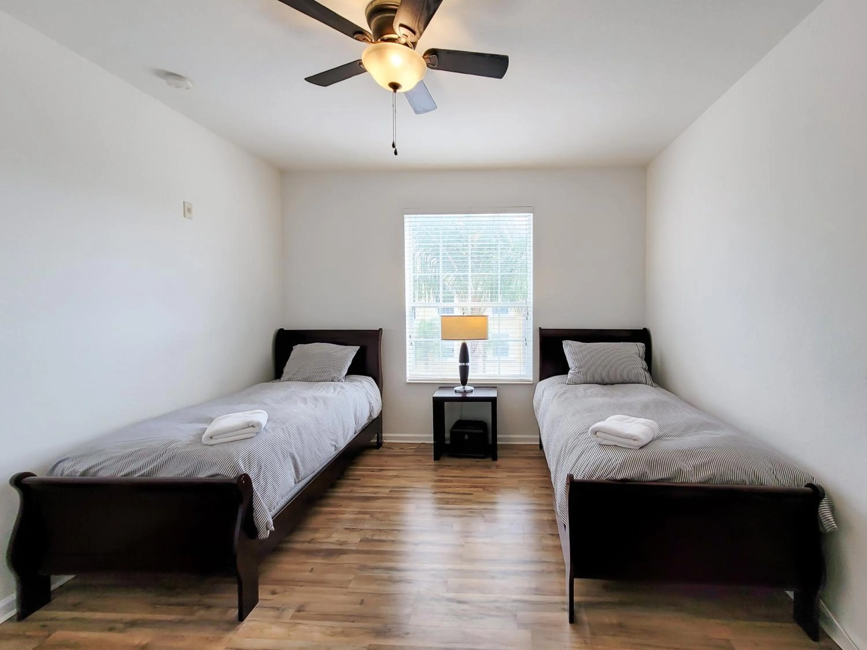 TV and multimedia, Bed in 4Br 2Bath Condo Balcony 5min Conv Center 2020ft