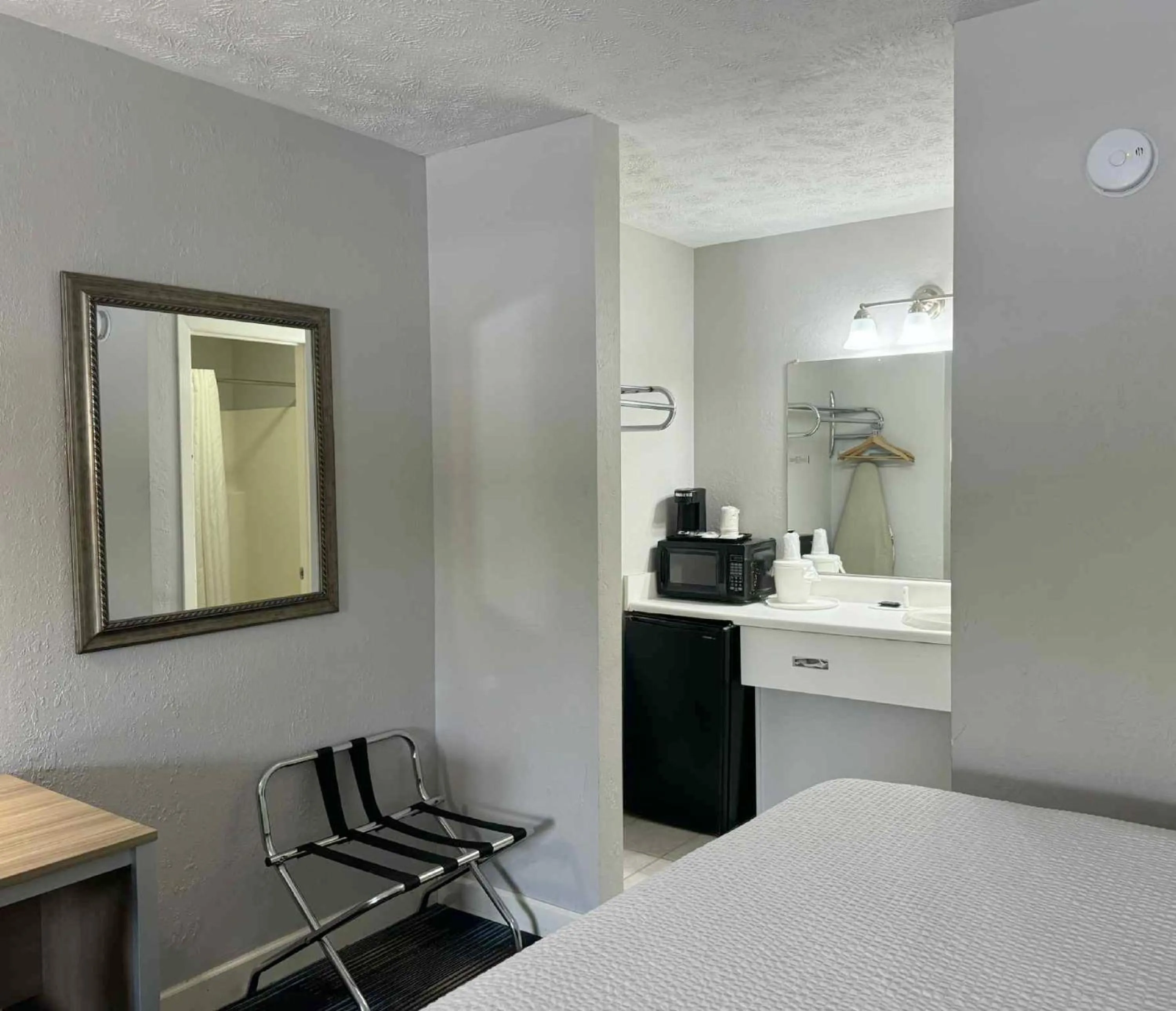 Bathroom in Mountain Aire Inn Sevierville - Pigeon Forge