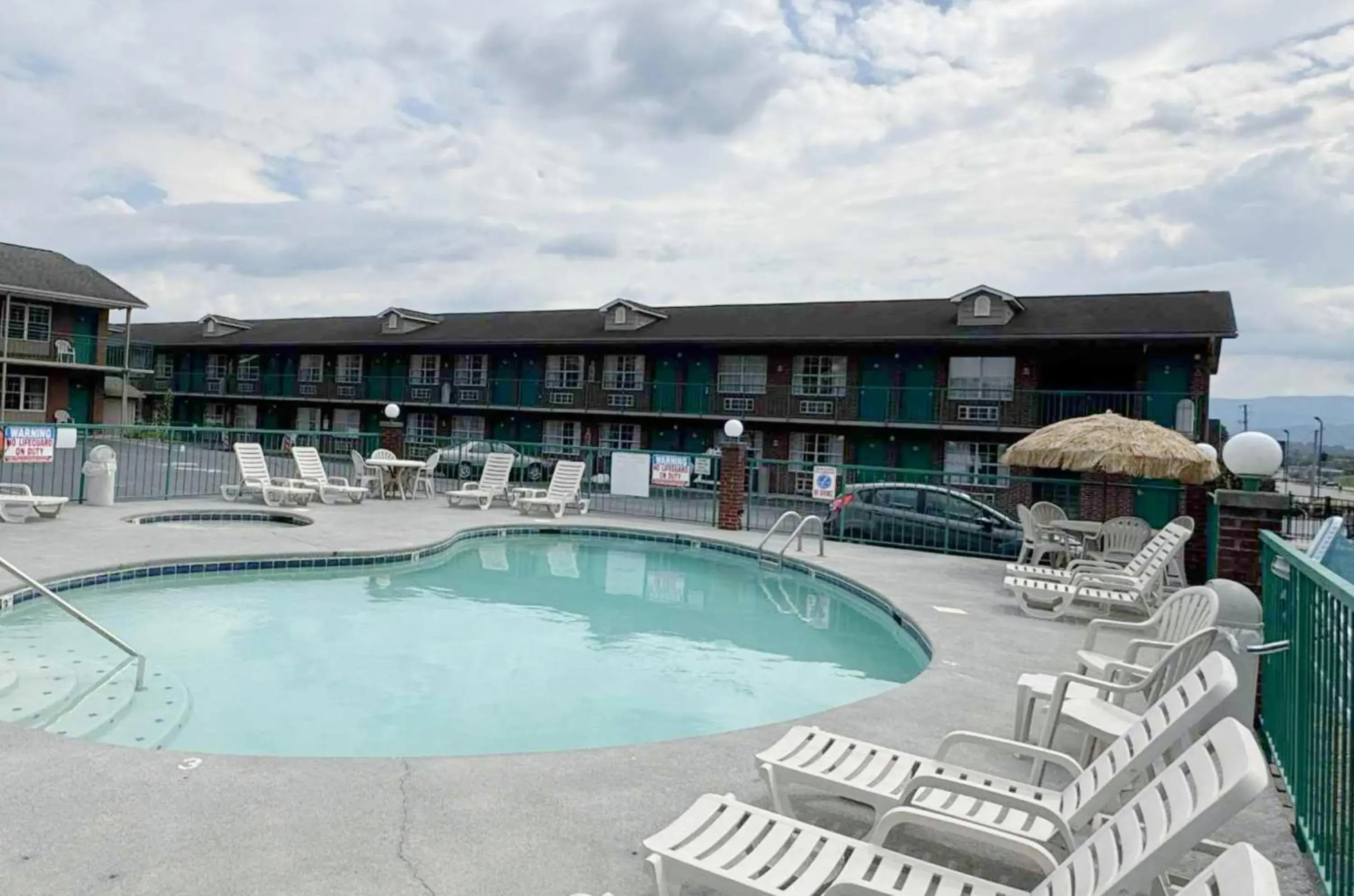 Swimming pool in Mountain Aire Inn Sevierville - Pigeon Forge Swimming pool in Mountain Aire Inn Sevierville - Pigeon Forge