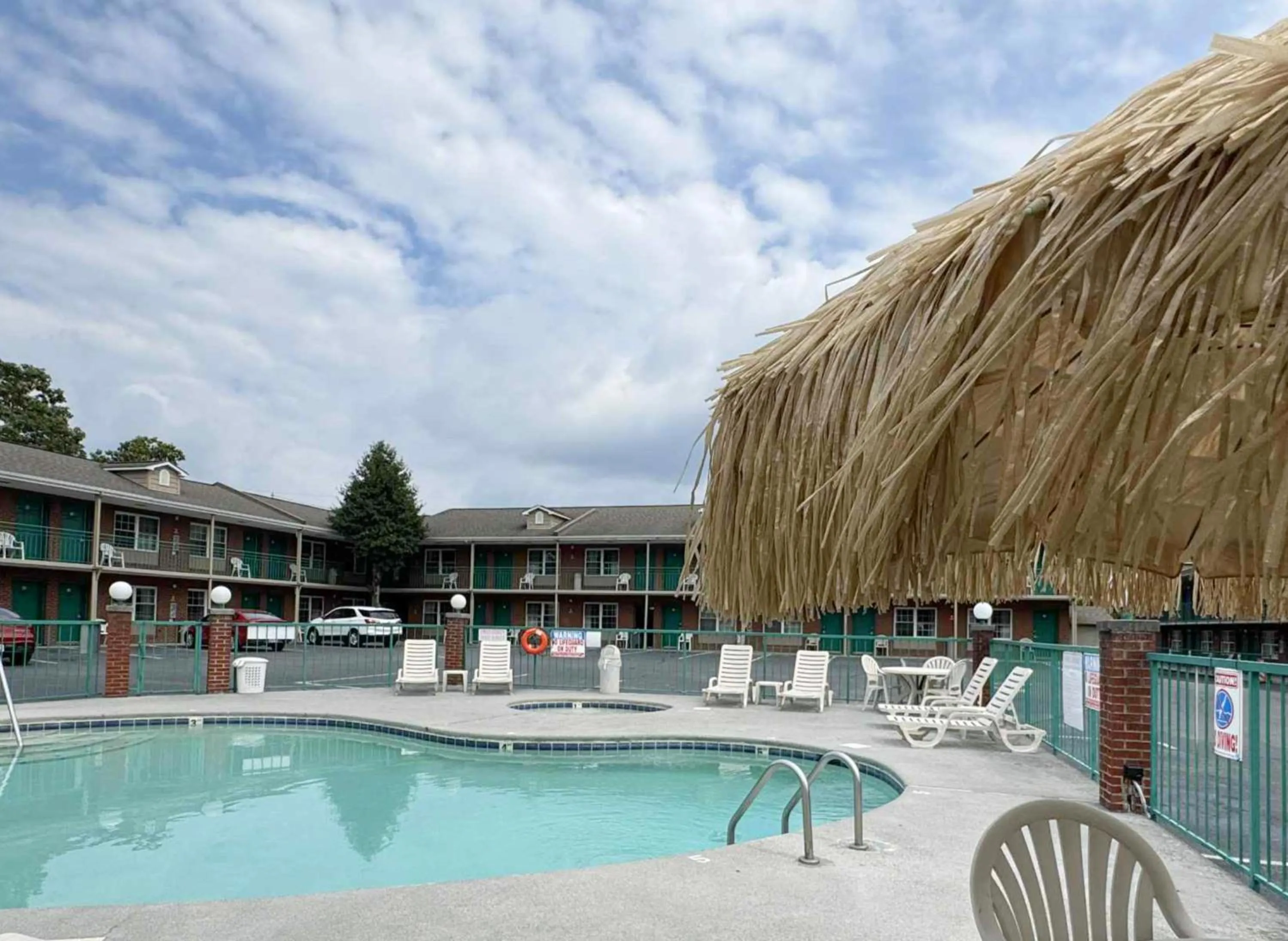 Pool view in Mountain Aire Inn Sevierville - Pigeon Forge
