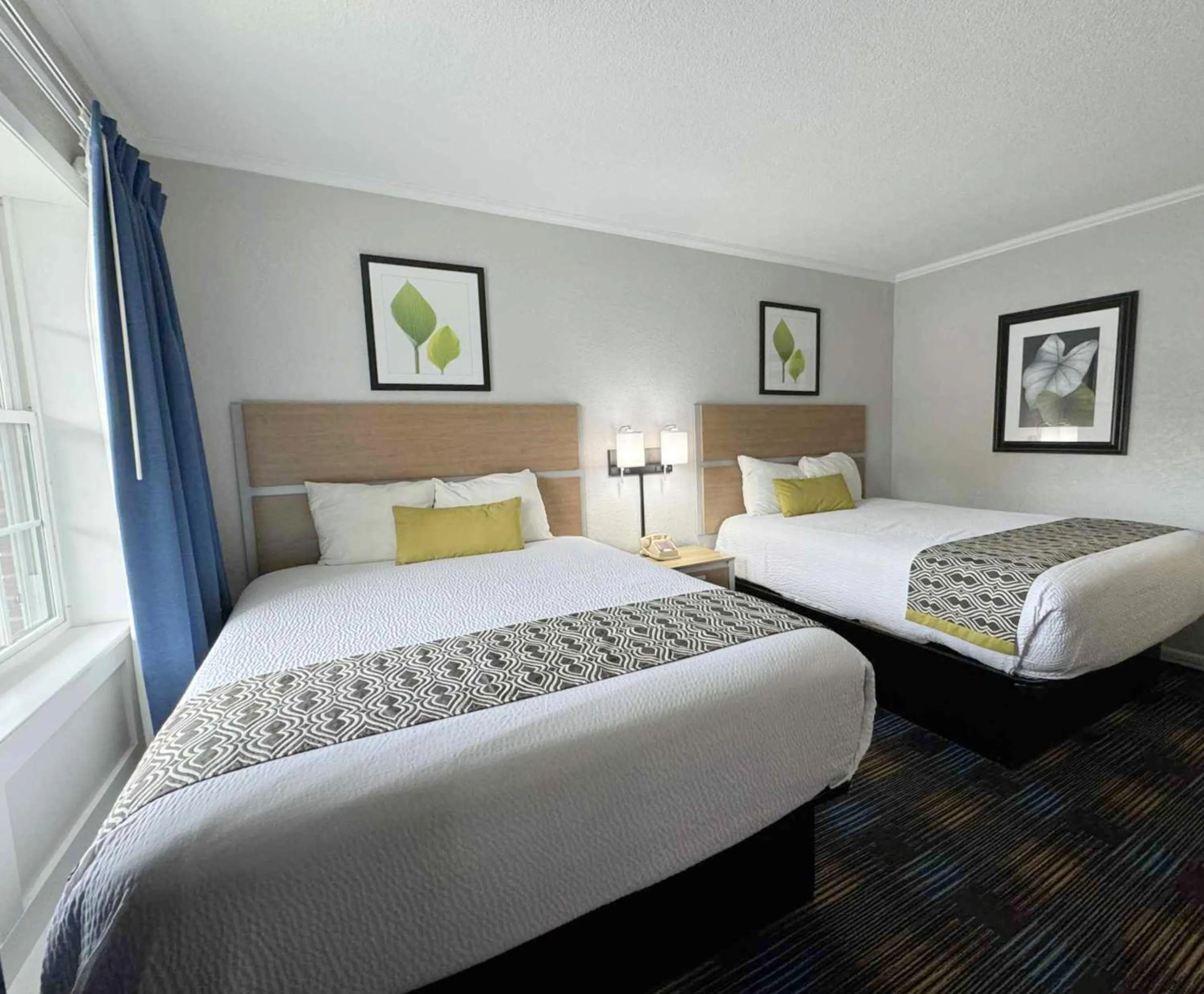 Photo of the whole room, Bed in Mountain Aire Inn Sevierville - Pigeon Forge