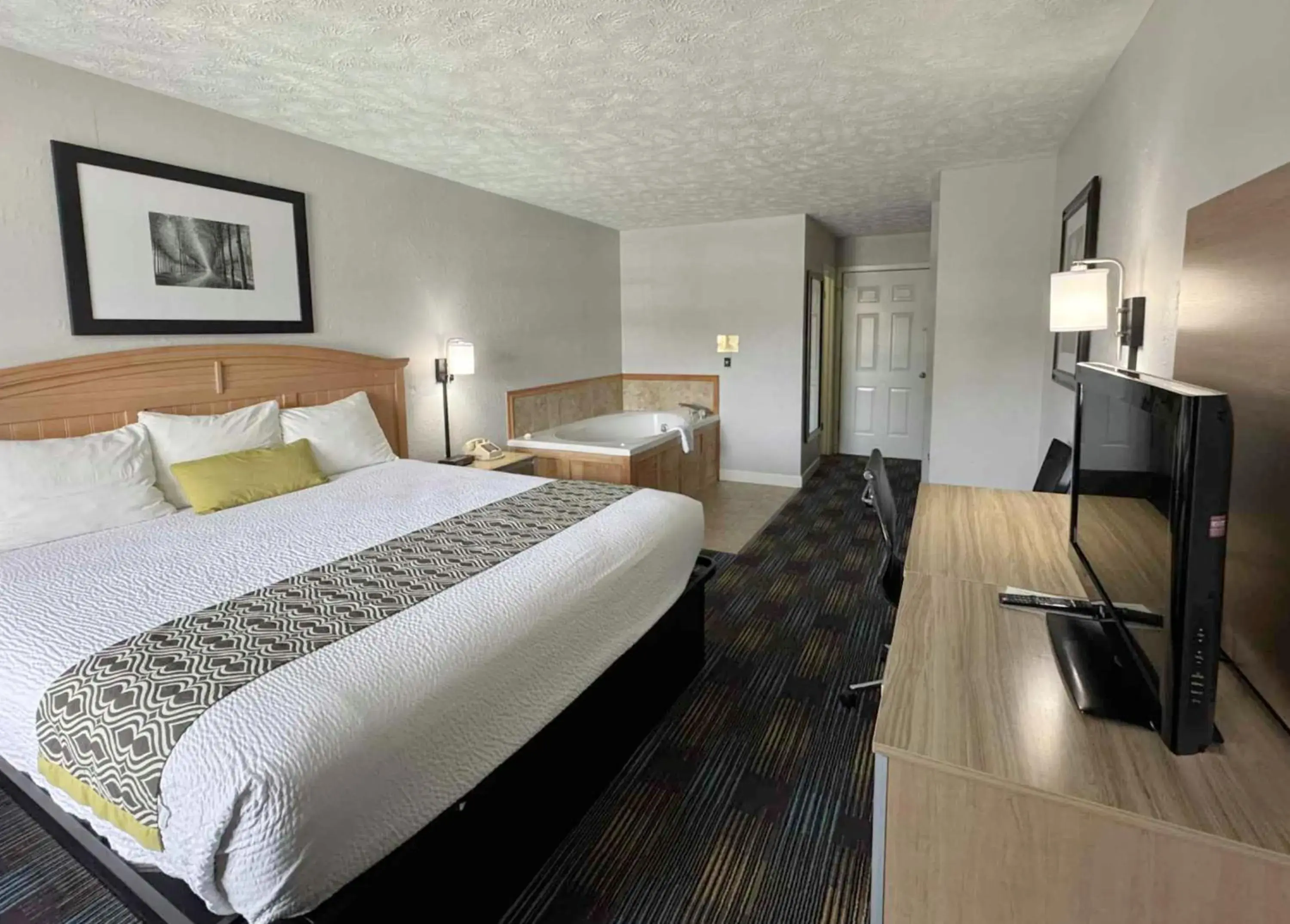 Photo of the whole room, Bed in Mountain Aire Inn Sevierville - Pigeon Forge Photo of the whole room, Bed in Mountain Aire Inn Sevierville - Pigeon Forge