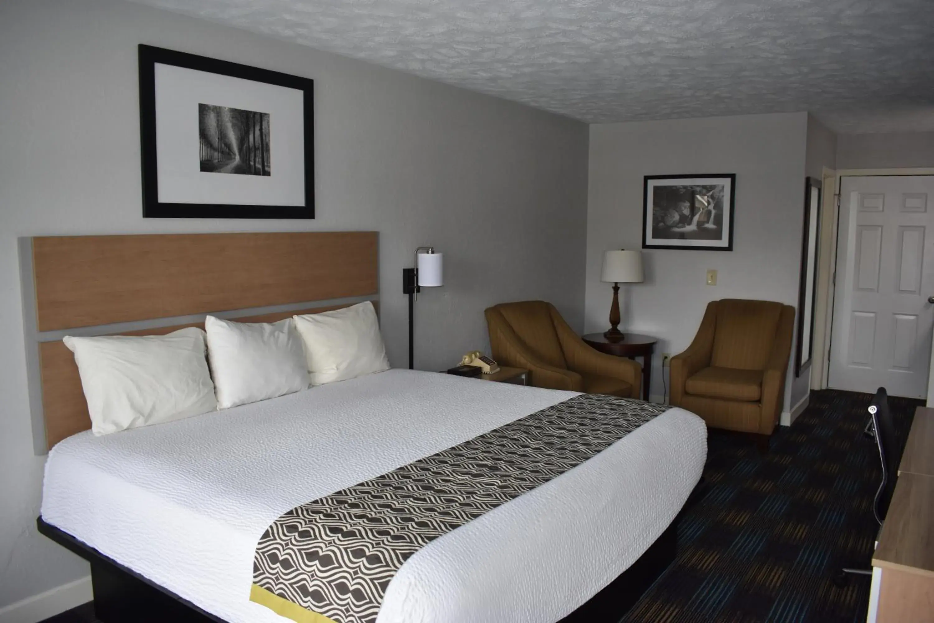 Bed in Mountain Aire Inn Sevierville - Pigeon Forge Bed in Mountain Aire Inn Sevierville - Pigeon Forge