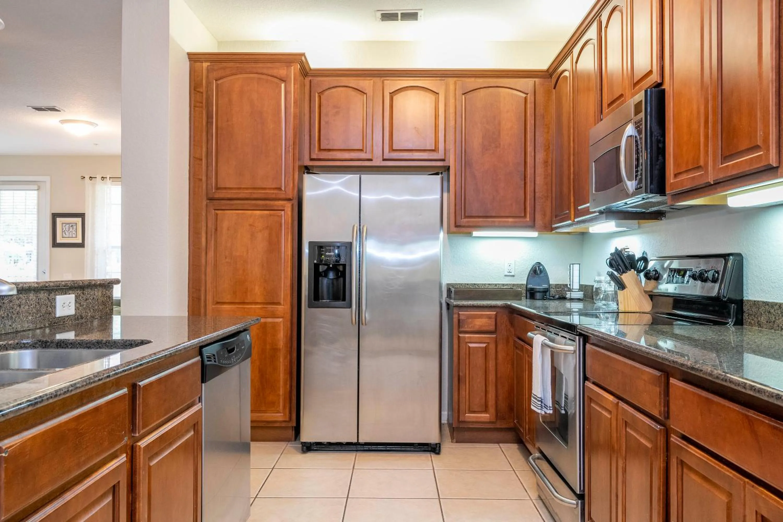 Renovated 4Br Condo 5min Conv Center