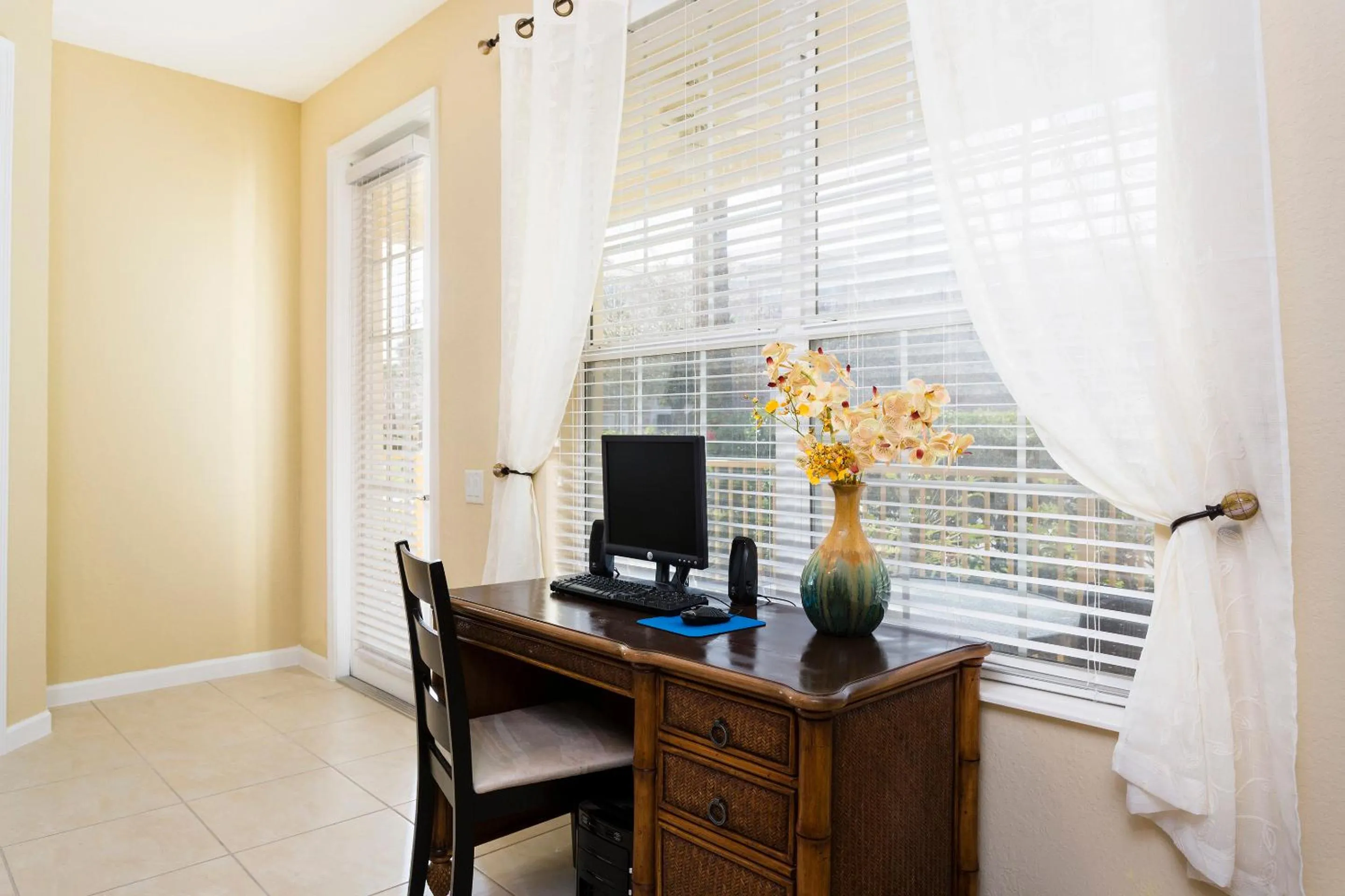 Renovated 4Br Condo 5min Conv Center