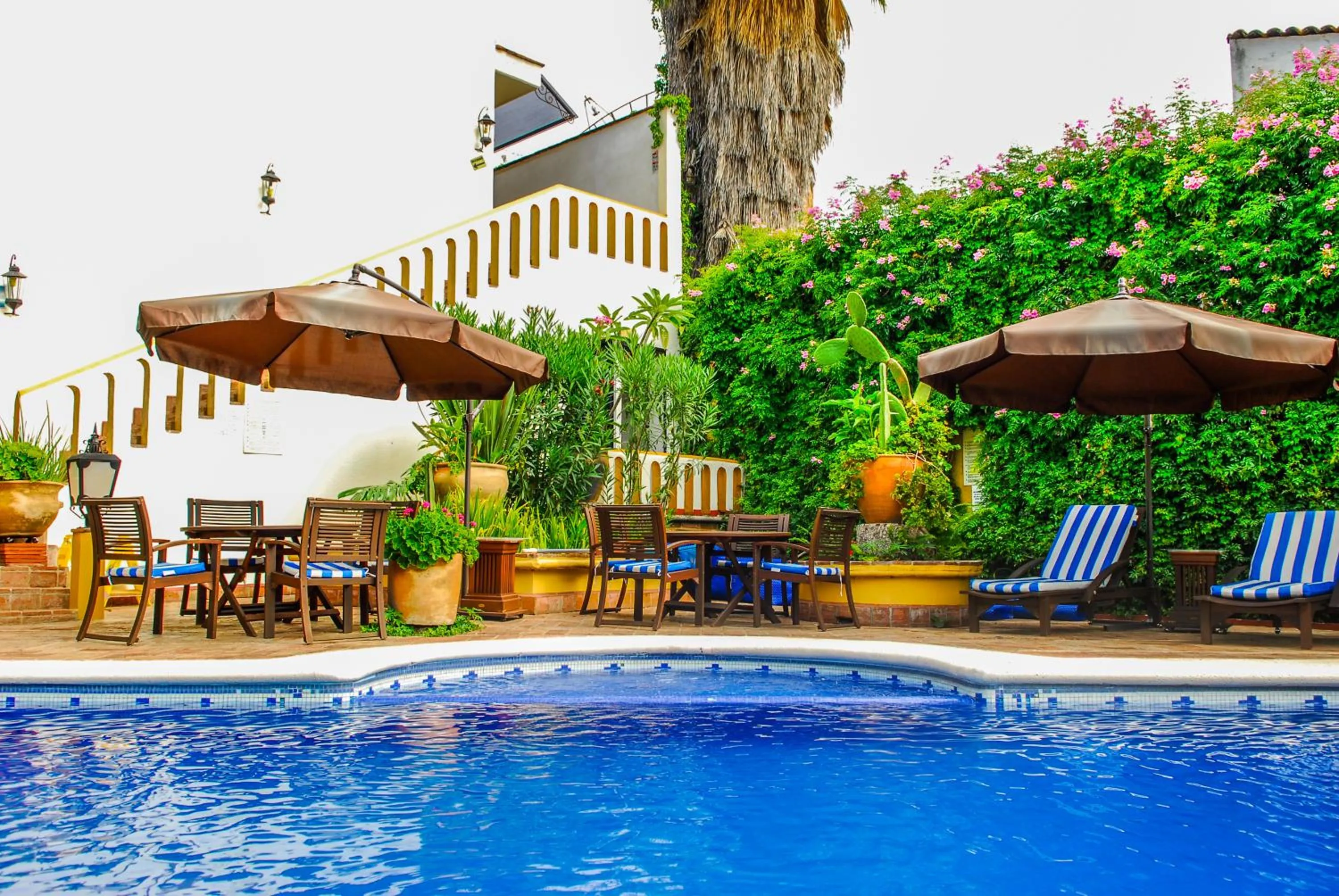 Swimming pool in Hotel Hacienda Los Laureles